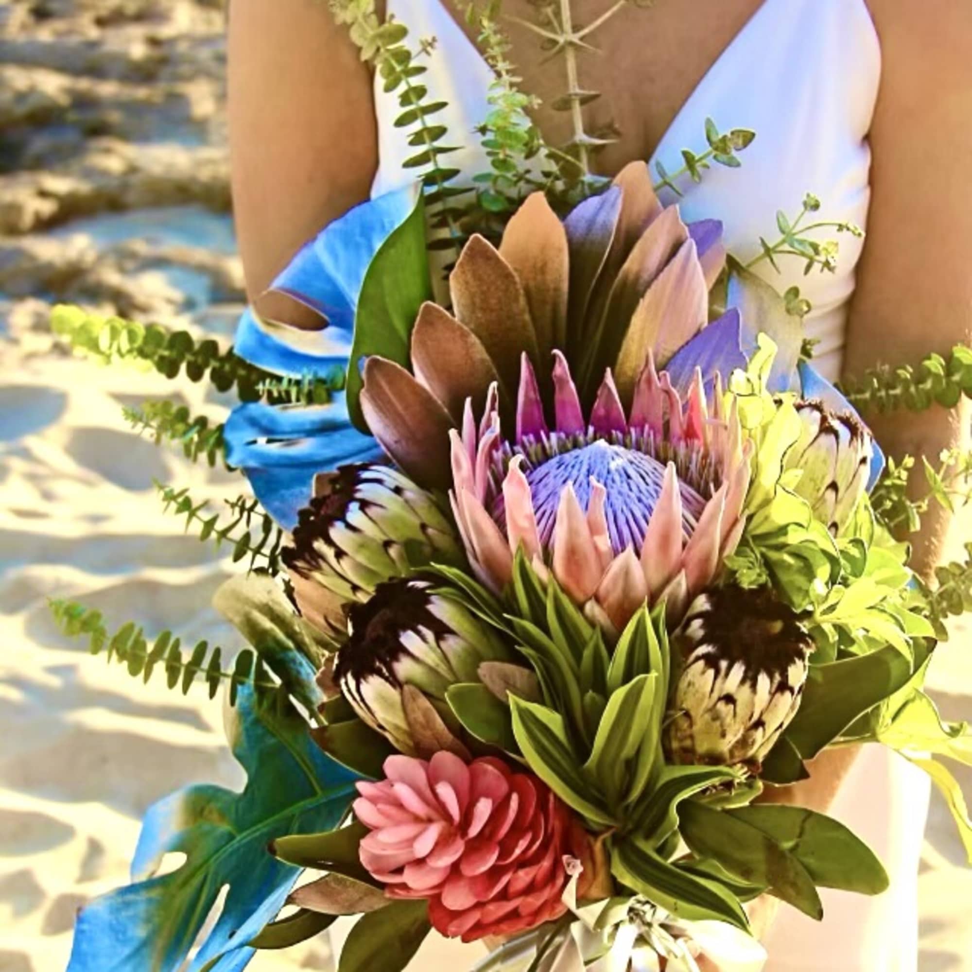 This wedding floral package includes florals down the aisle, a full flower