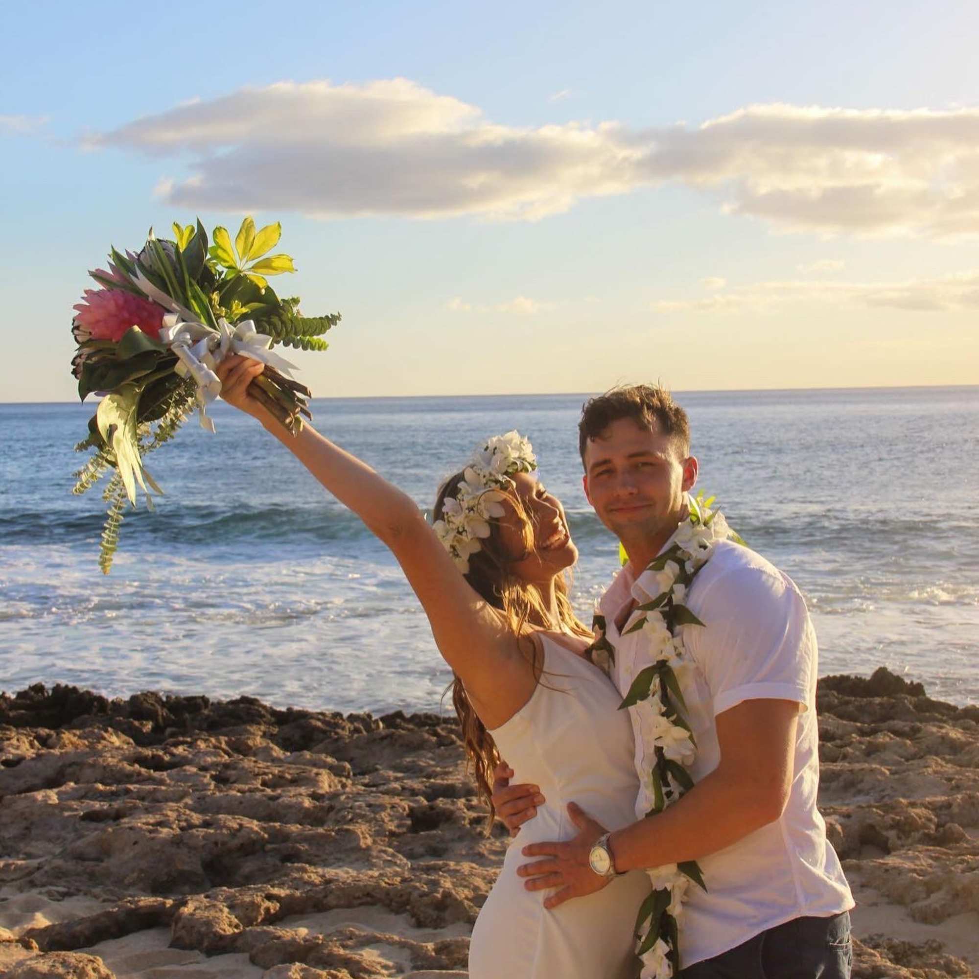 This wedding floral package includes florals down the aisle, a full flower