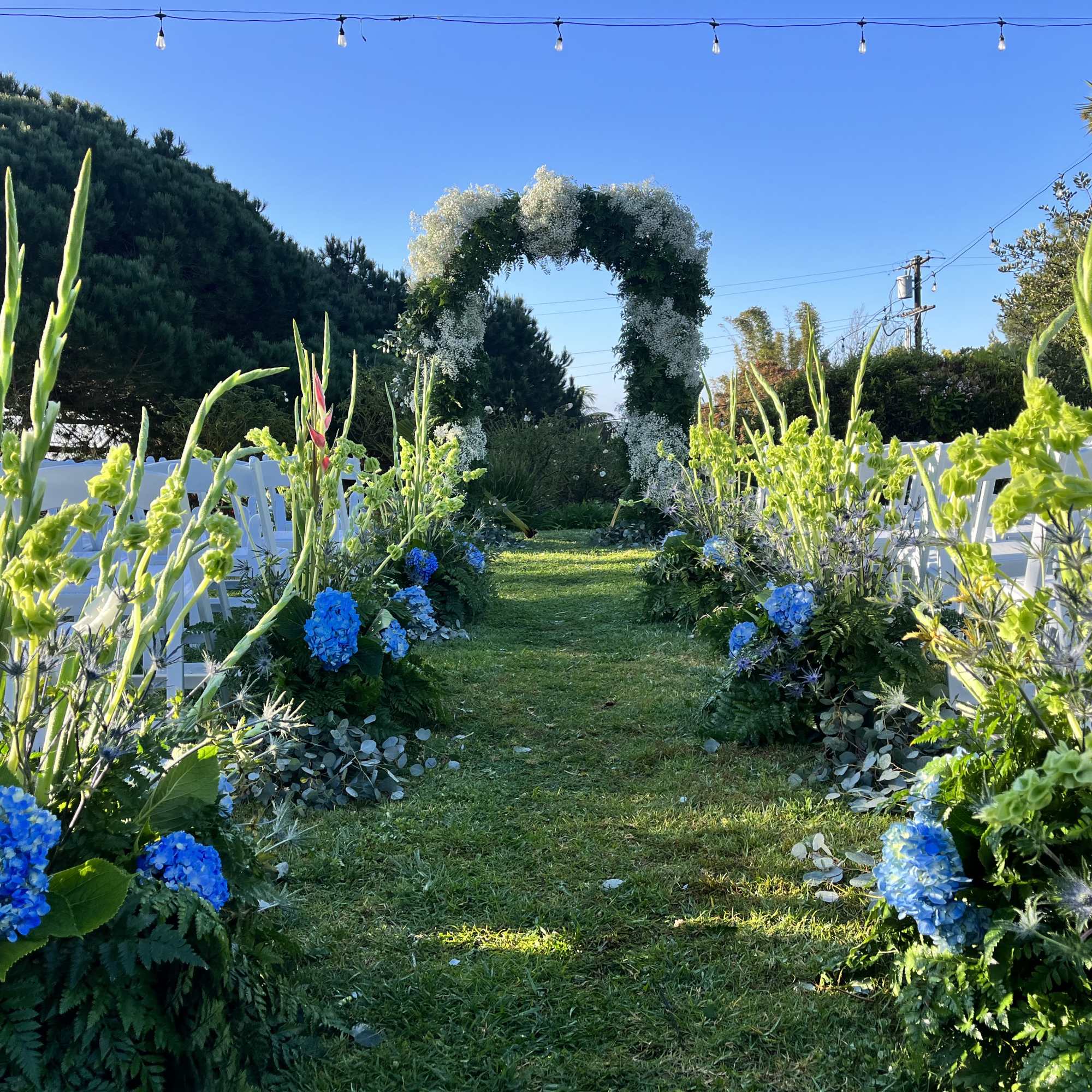 This wedding floral package includes florals down the aisle, a full flower