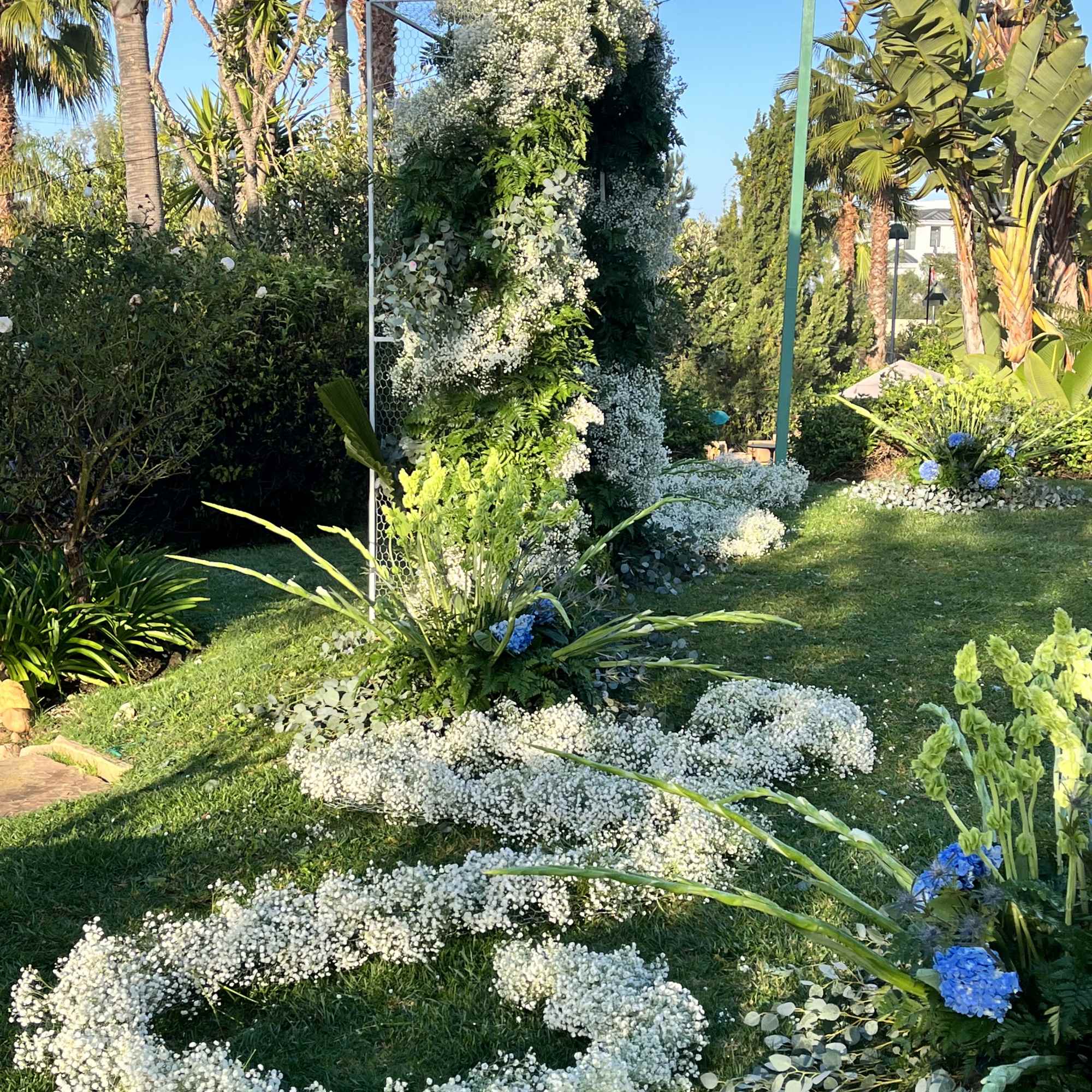 This wedding floral package includes florals down the aisle, a full flower