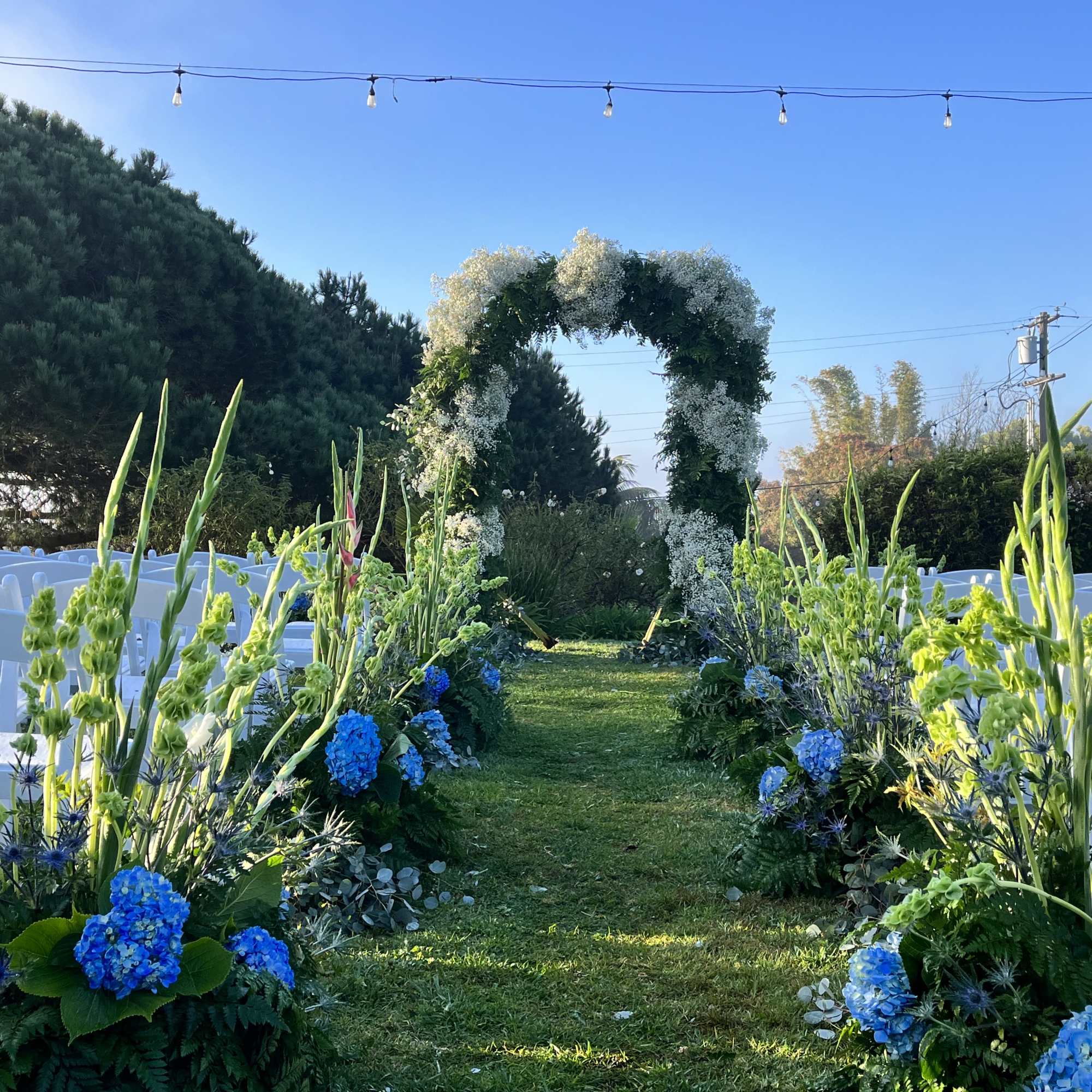 This wedding floral package includes florals down the aisle, a full flower