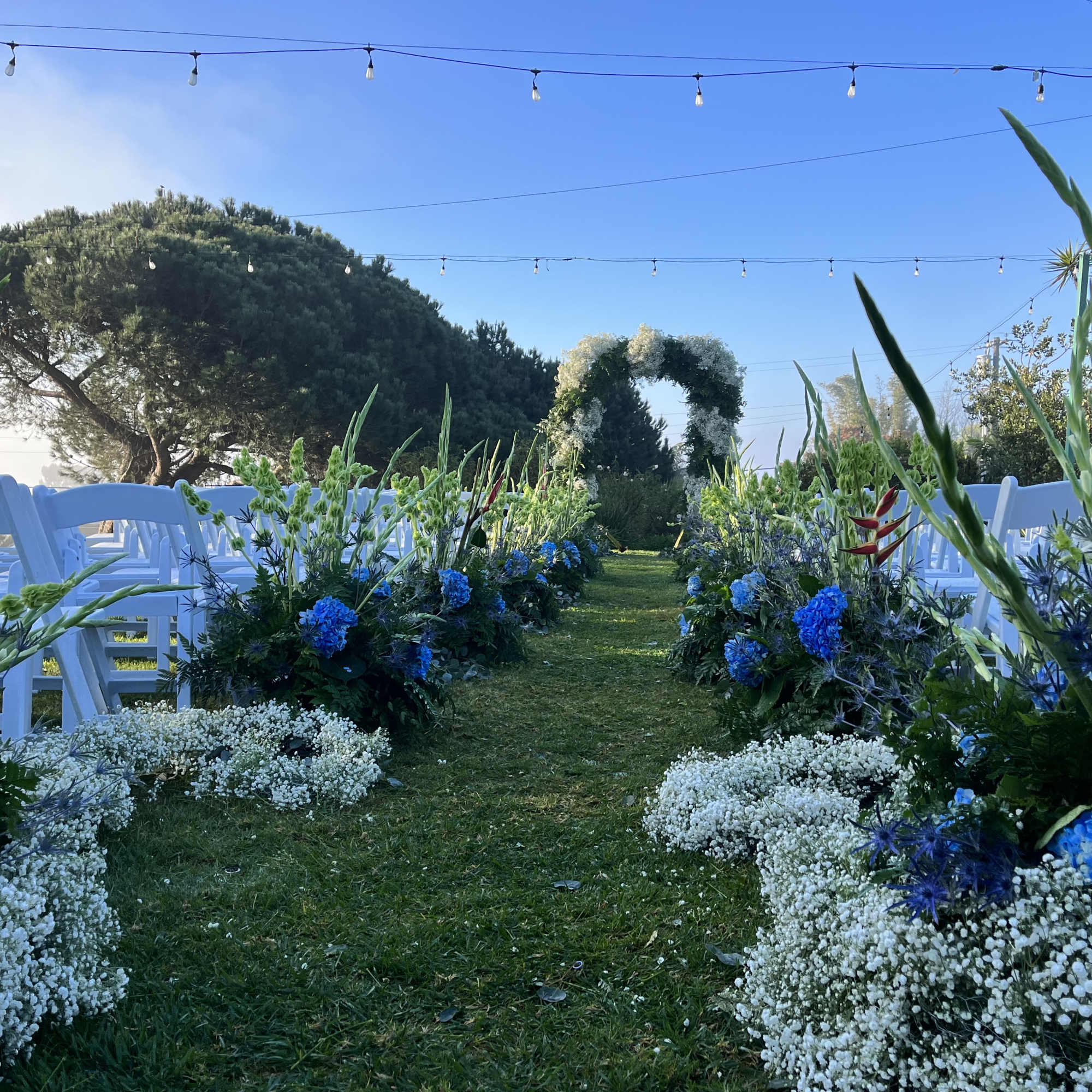 This wedding floral package includes florals down the aisle, a full flower
