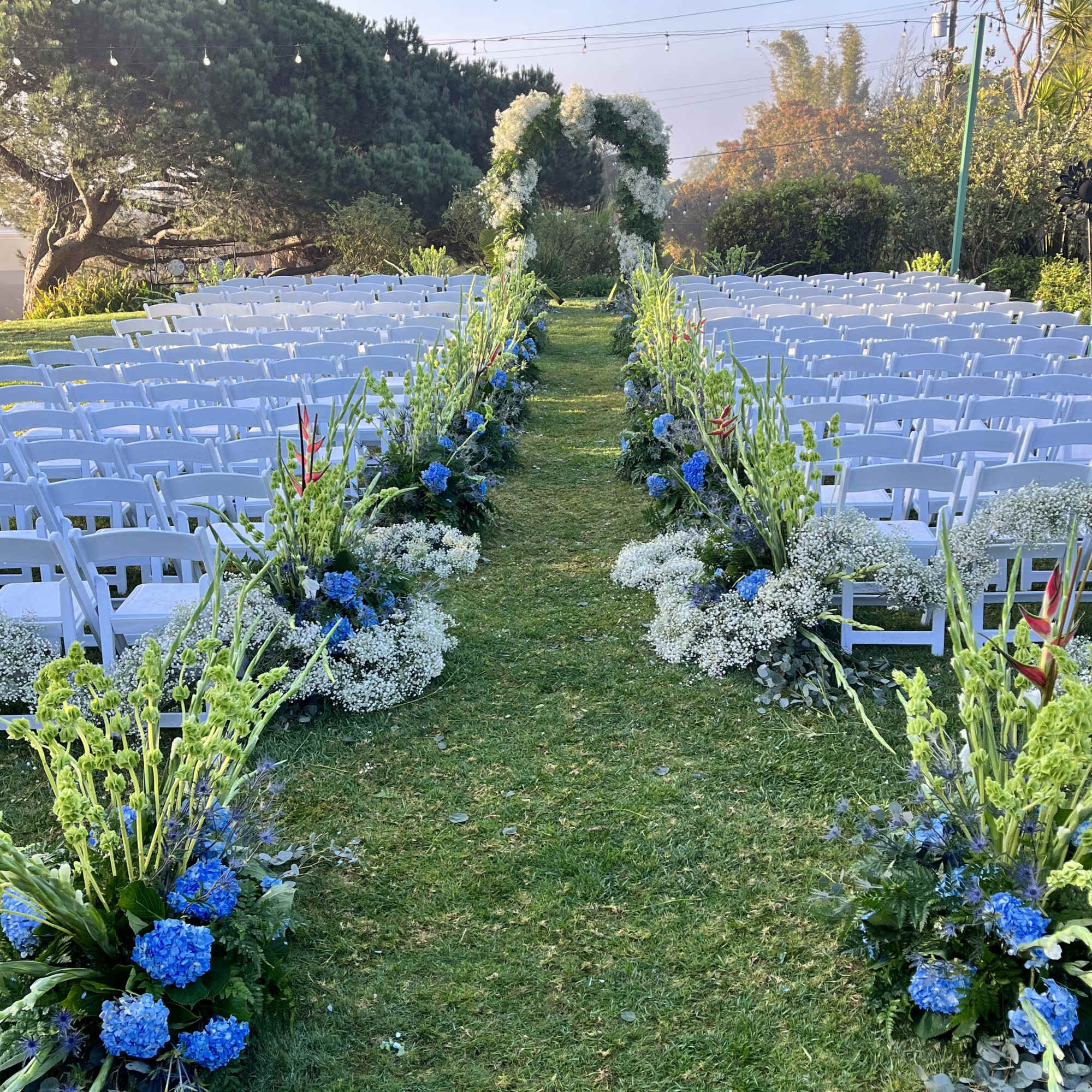 This wedding floral package includes florals down the aisle, a full flower