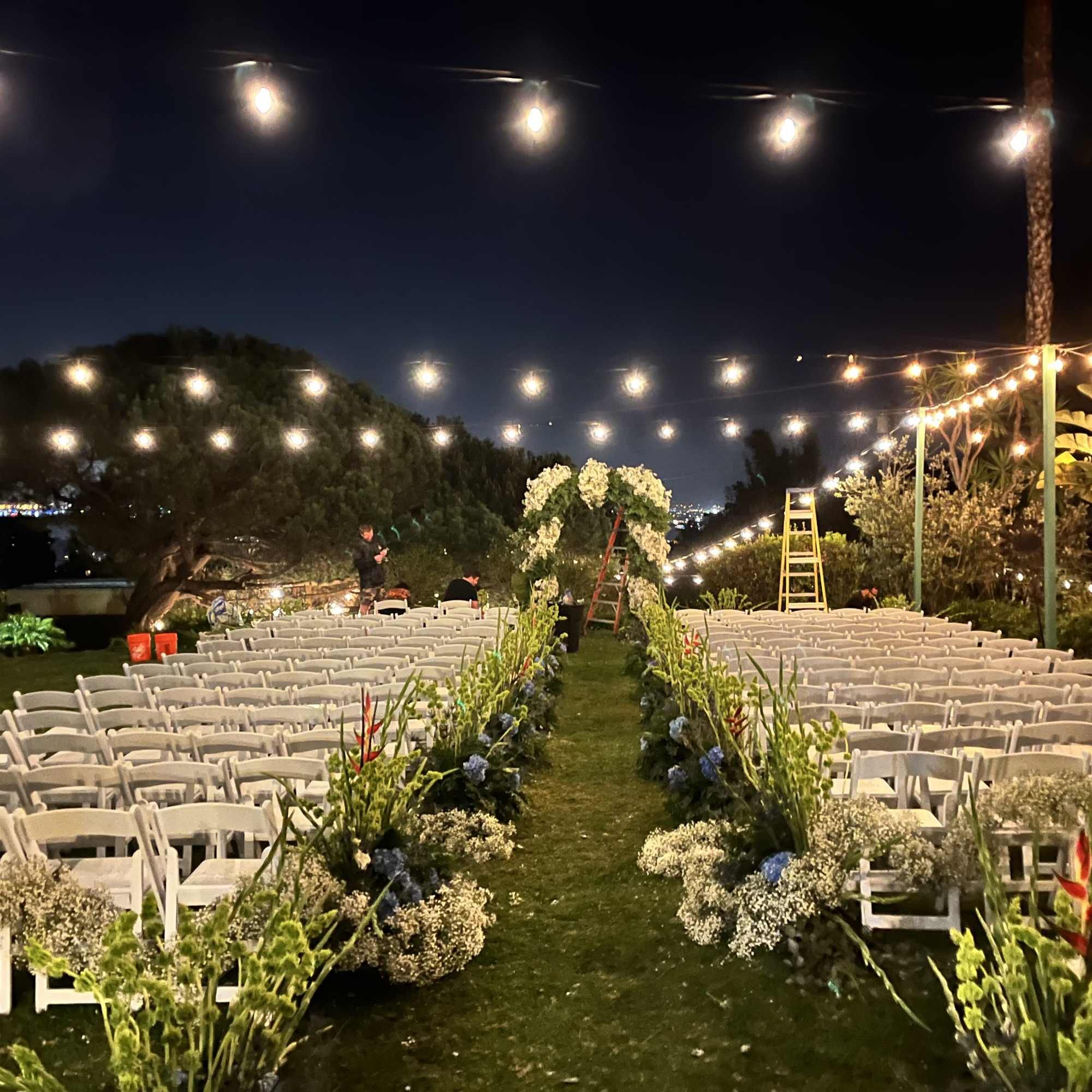 This wedding floral package includes florals down the aisle, a full flower