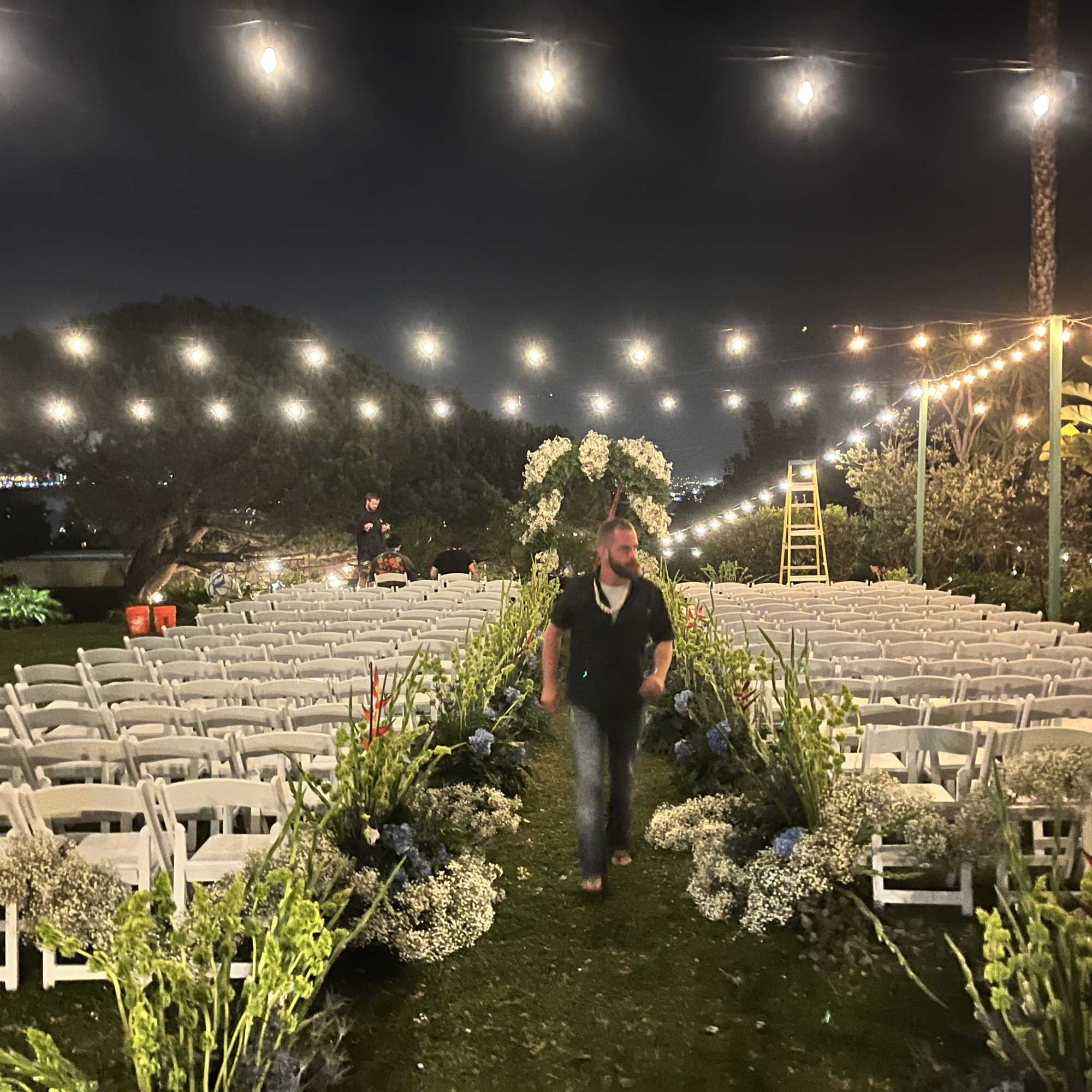 This wedding floral package includes florals down the aisle, a full flower