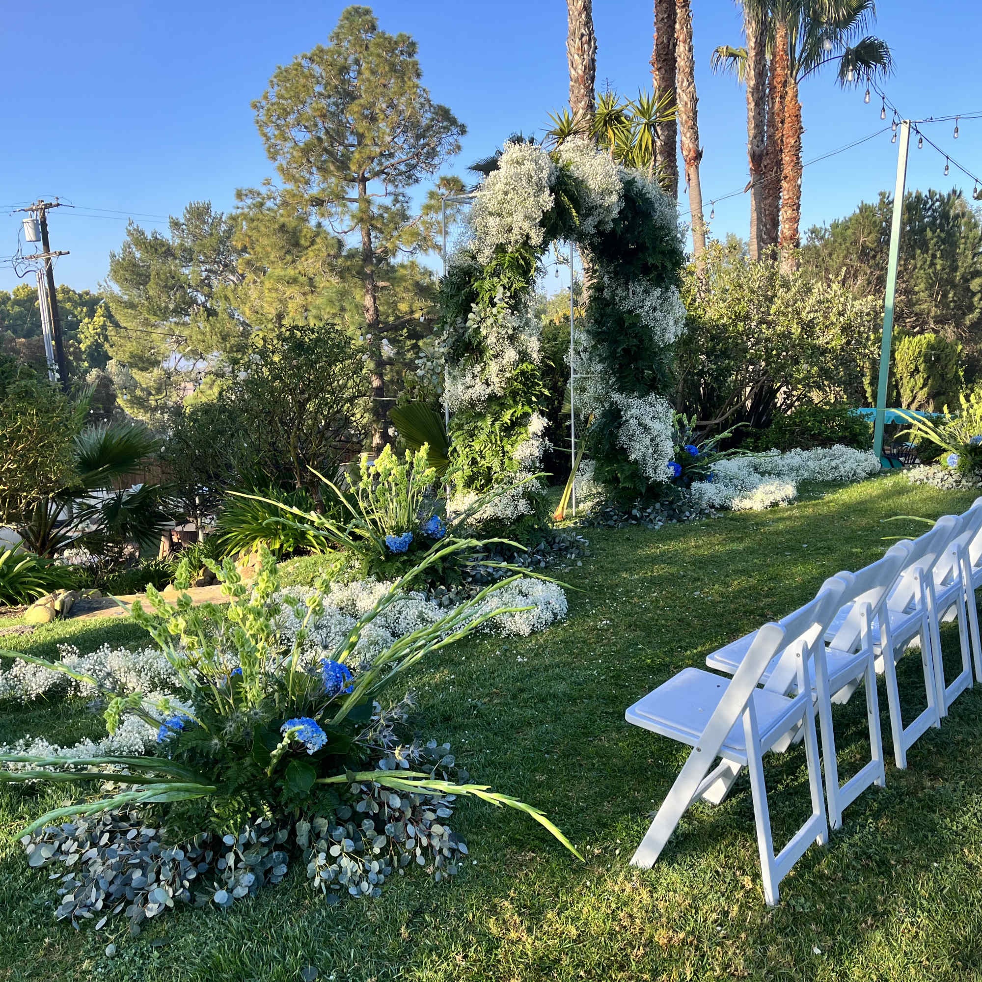This wedding floral package includes florals down the aisle, a full flower