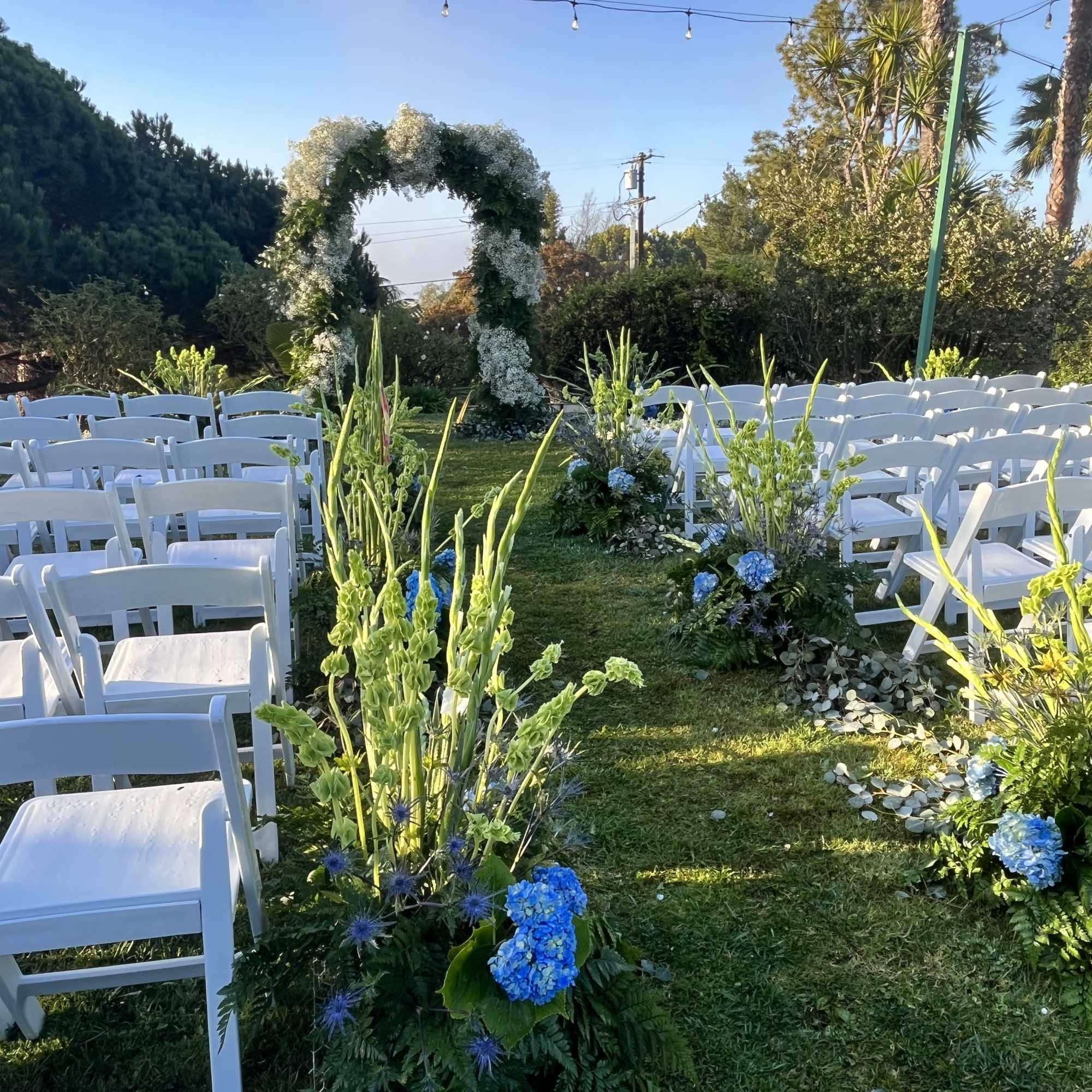 This wedding floral package includes florals down the aisle, a full flower