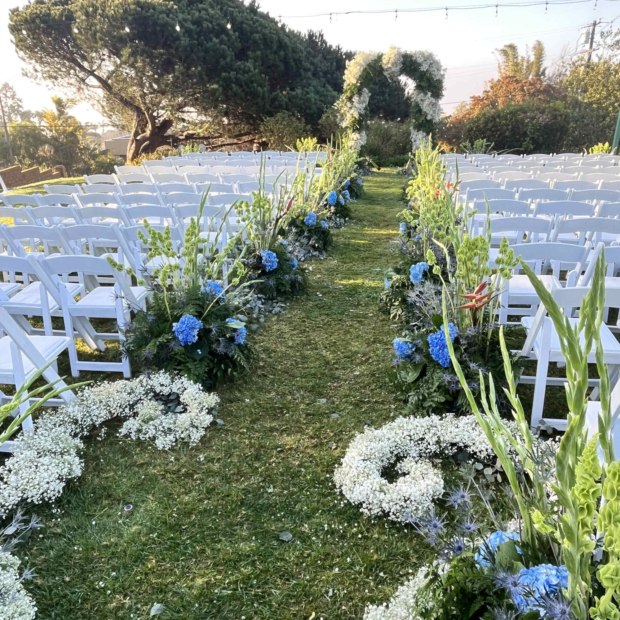 This wedding floral package includes florals down the aisle, a full flower