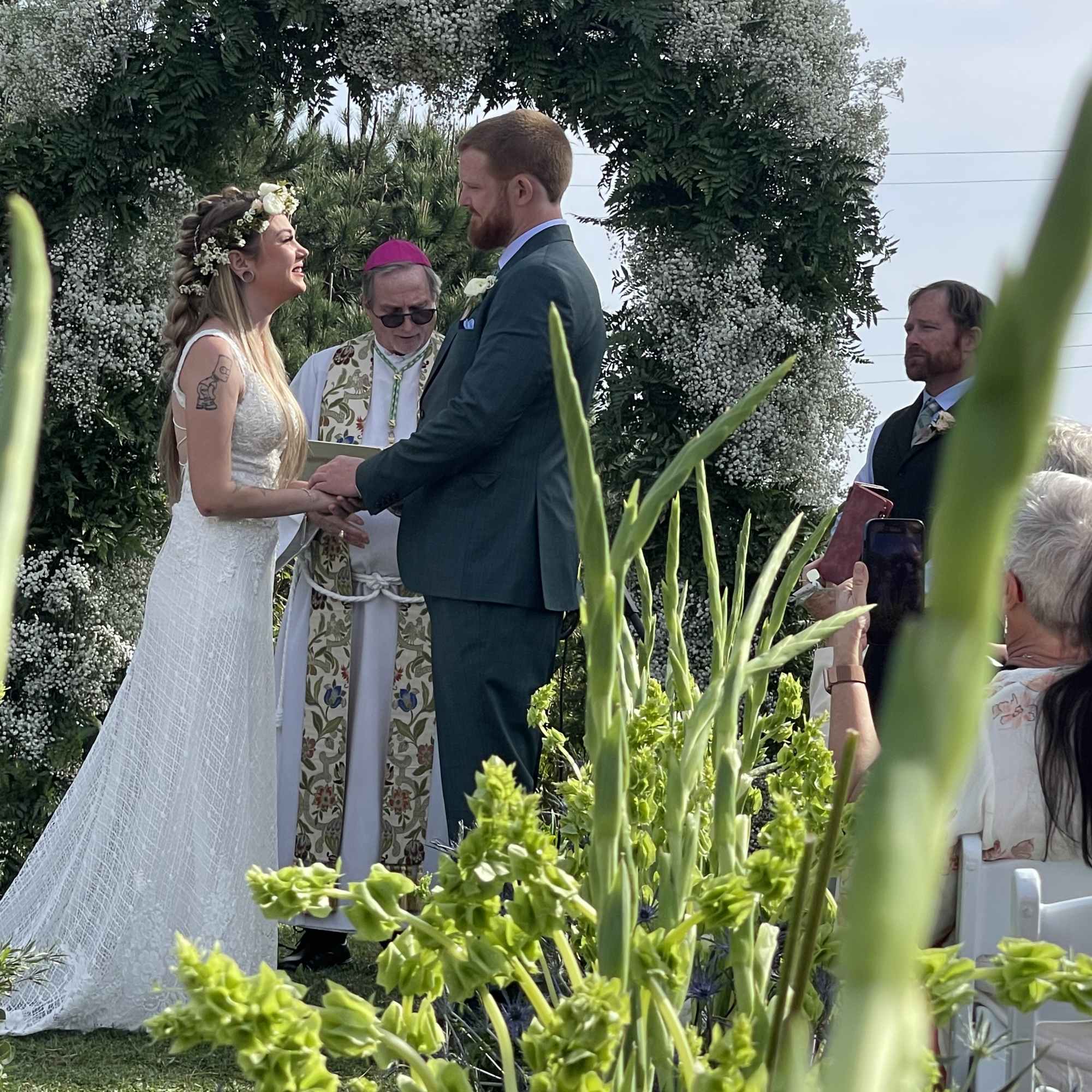 This wedding floral package includes florals down the aisle, a full flower