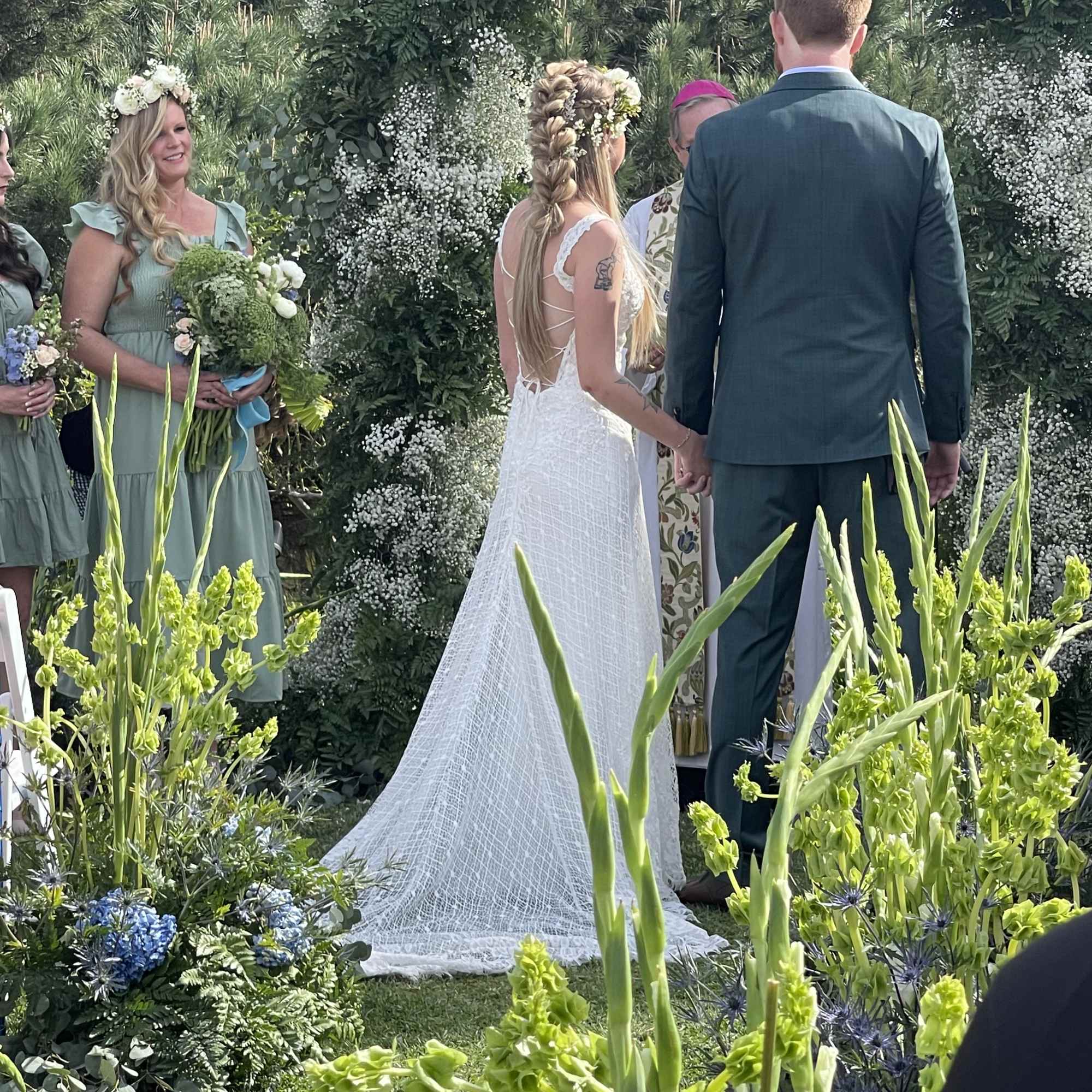 This wedding floral package includes florals down the aisle, a full flower