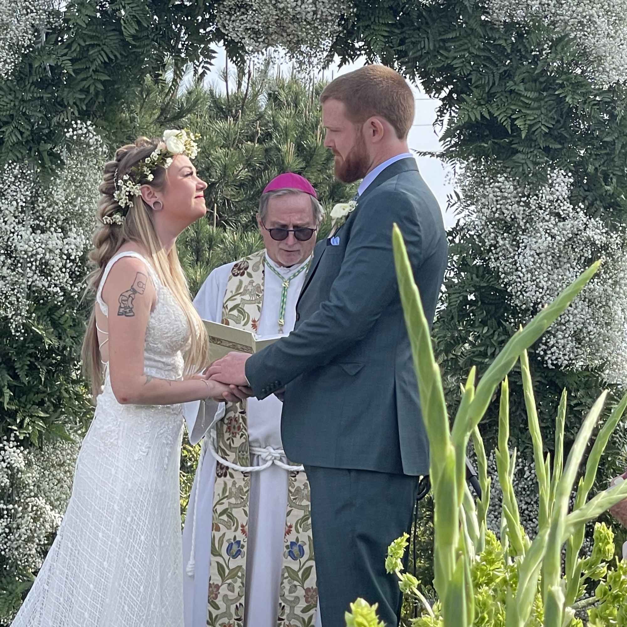 This wedding floral package includes florals down the aisle, a full flower