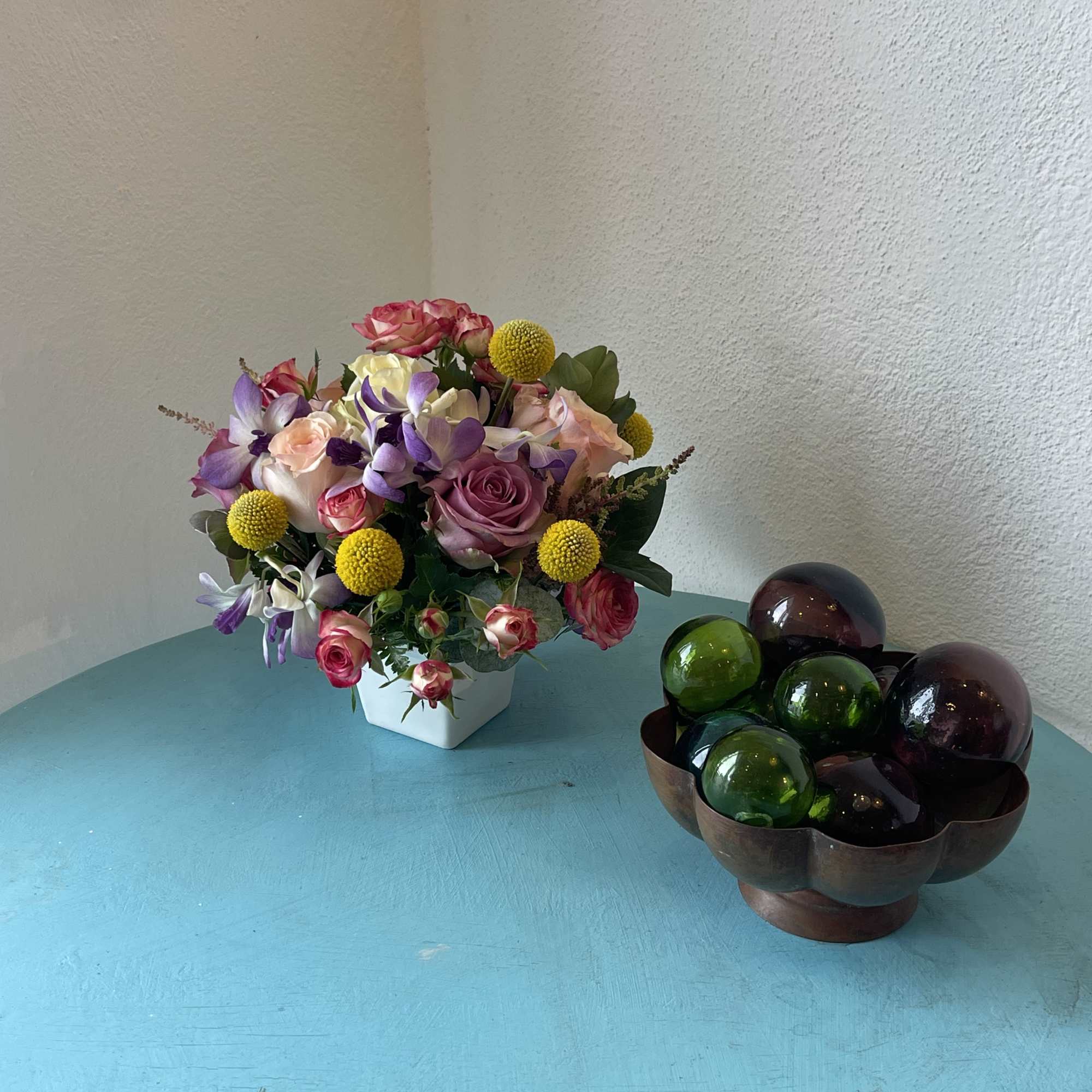 This centerpiece sensation displays a beautiful mix of roses and orchids with