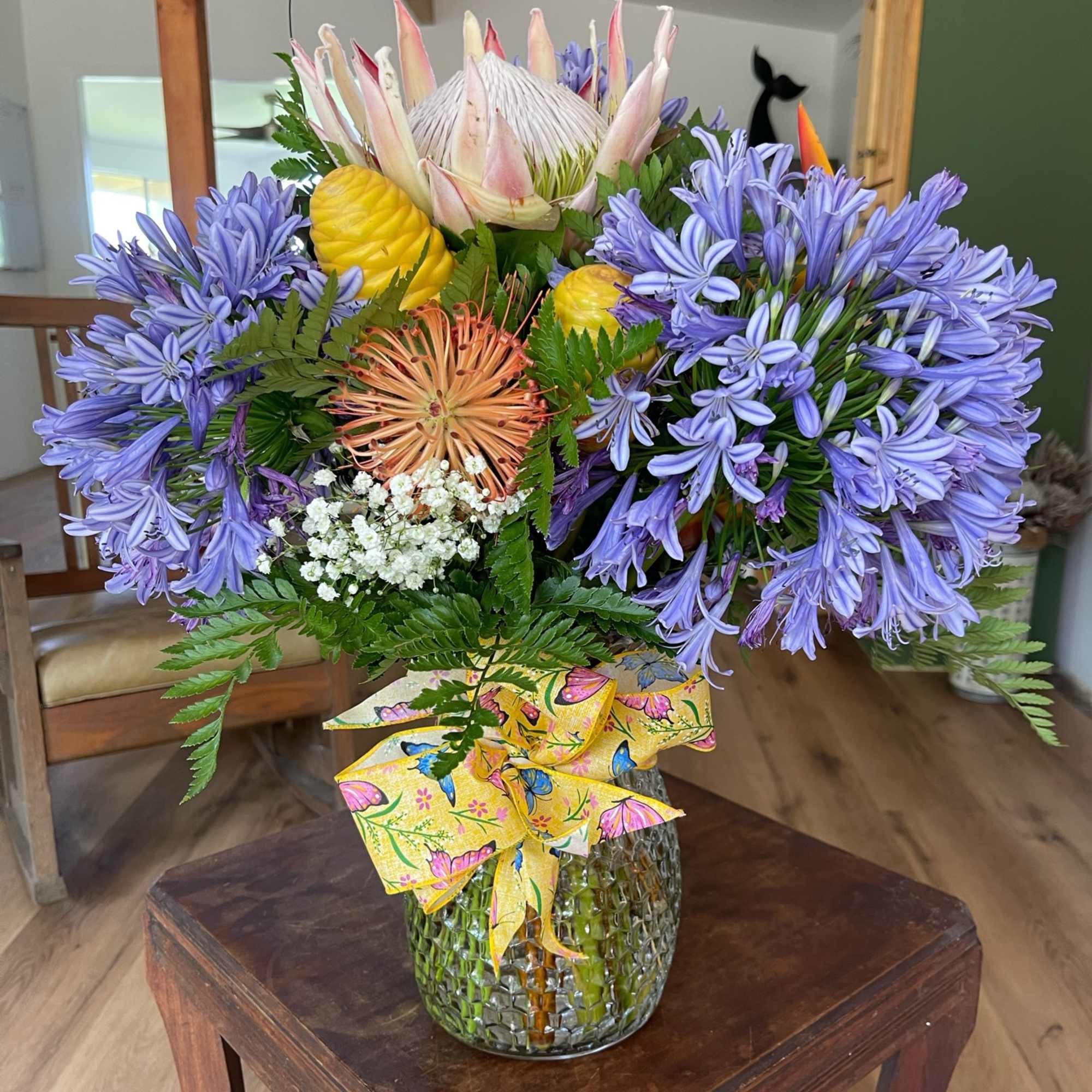 "Paradise in a Vase" - an enchanting ode to the beauty of