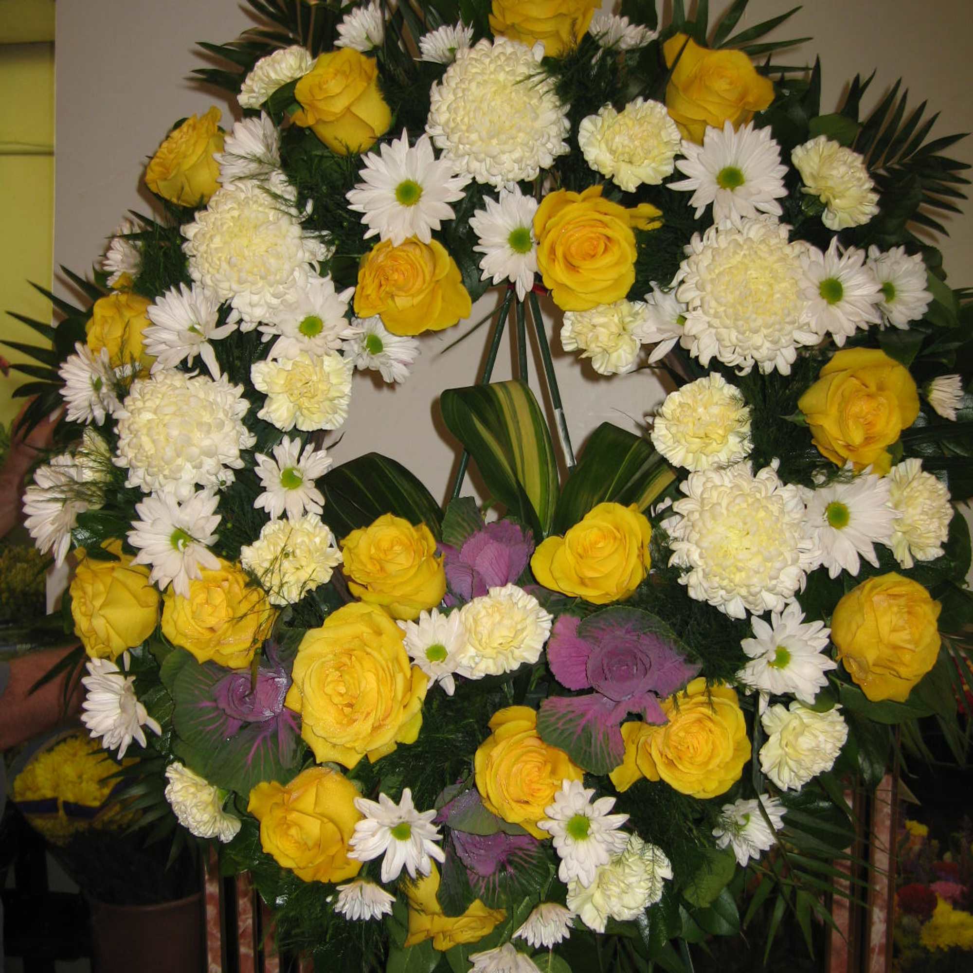 Large floral wreath with yellow roses and white daisies