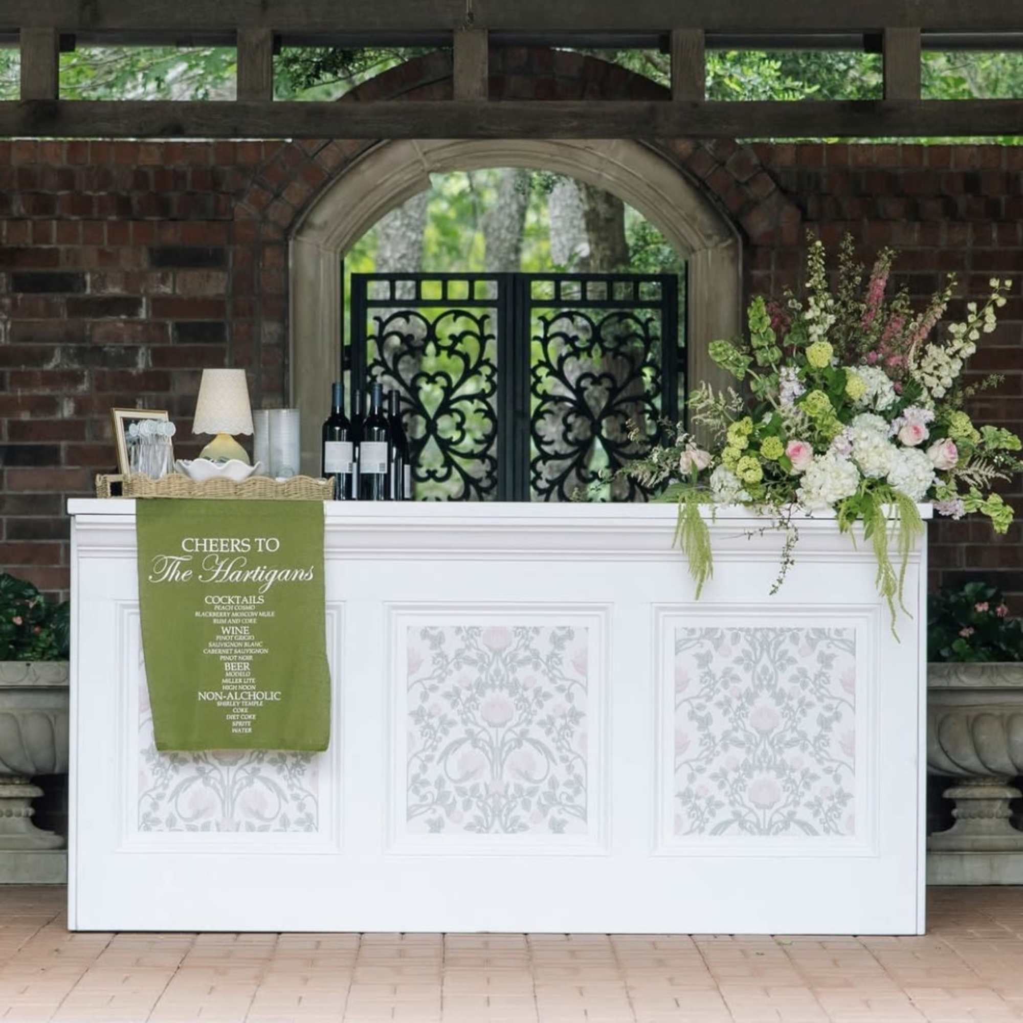 Available for travel! Town and Country Floral specializes in creating luxurious wedding