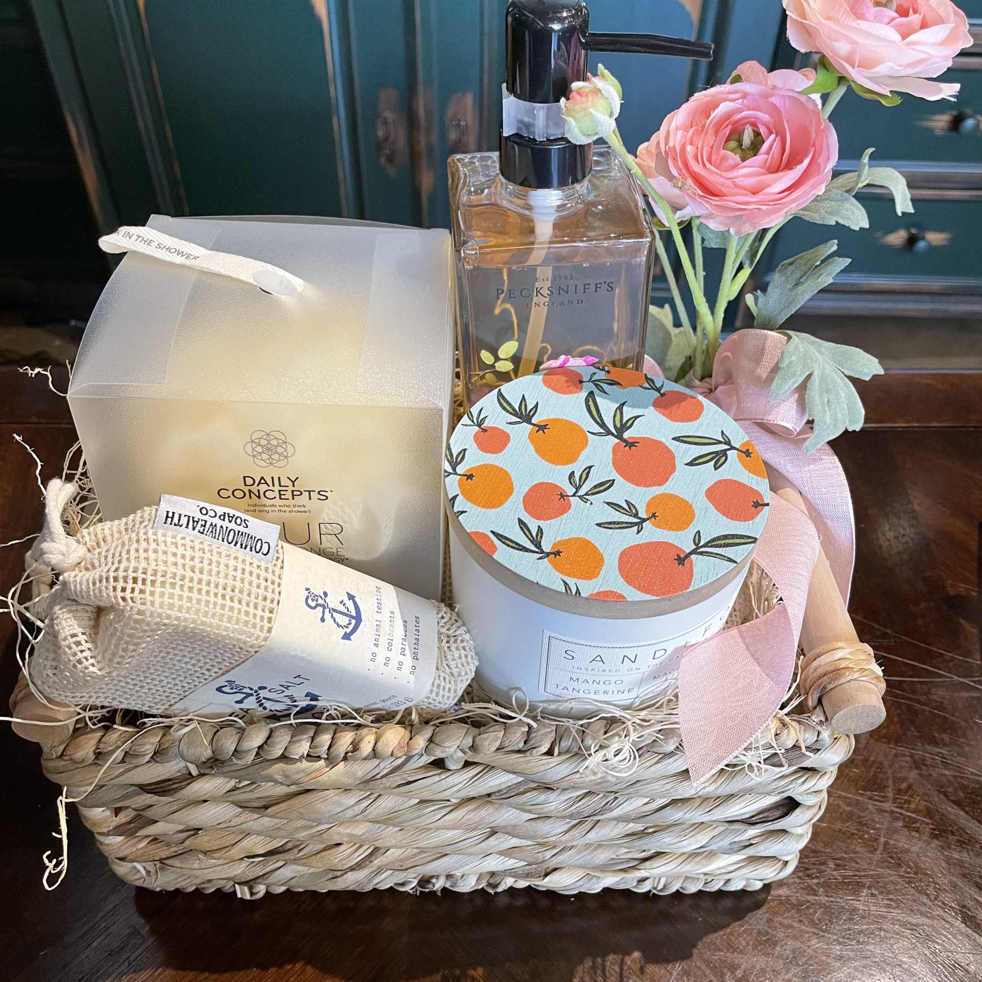 A lovely gift basket for any occasion.
This sea grass basket includes a