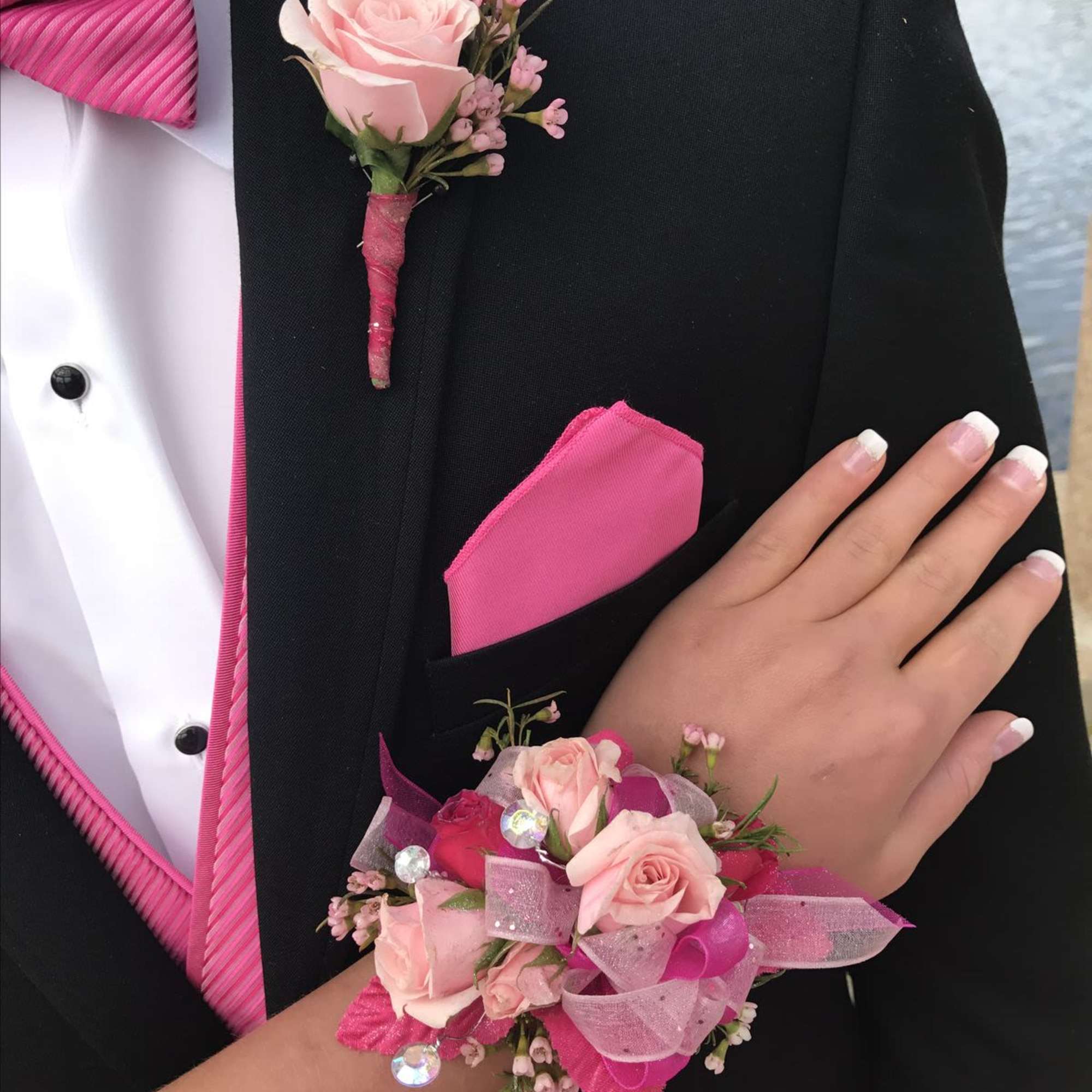 Soft blush and bright pink roses mingle with delicate white and purple