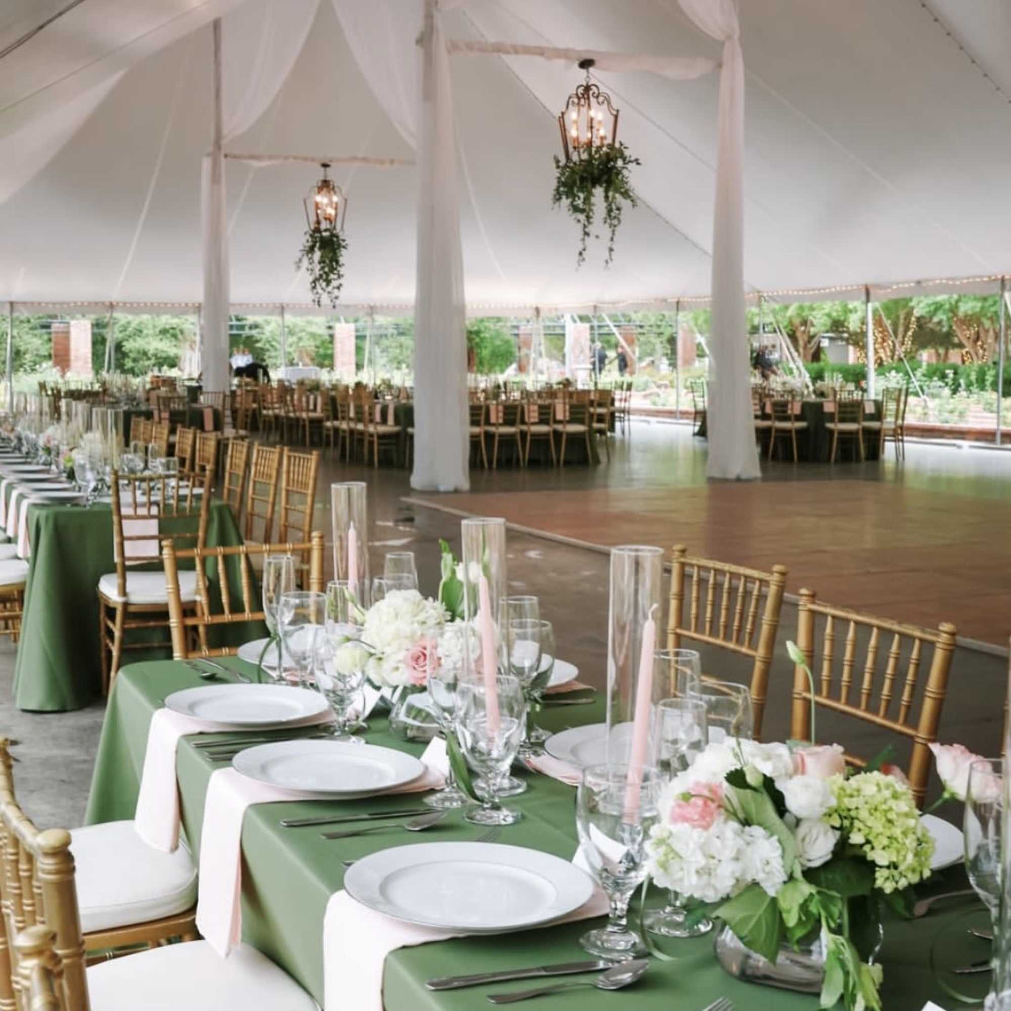 Available for travel! Town and Country Floral specializes in creating luxurious wedding