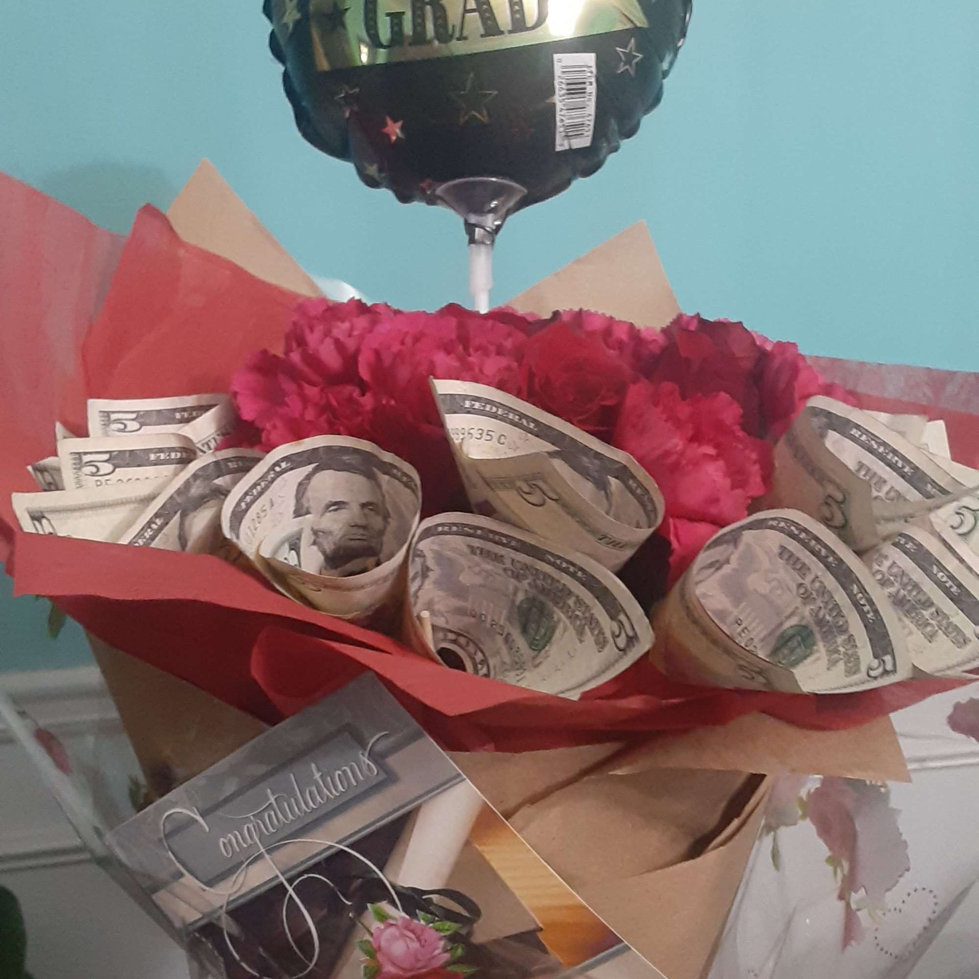 Send these beautiful red roses partnered with rolled dollars (default is total