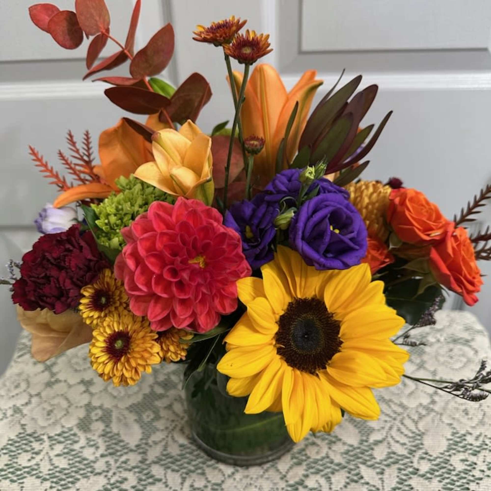 Sunflower, Lilies, Seasonal Flowers, Fancy green.

Note:   There are a variety