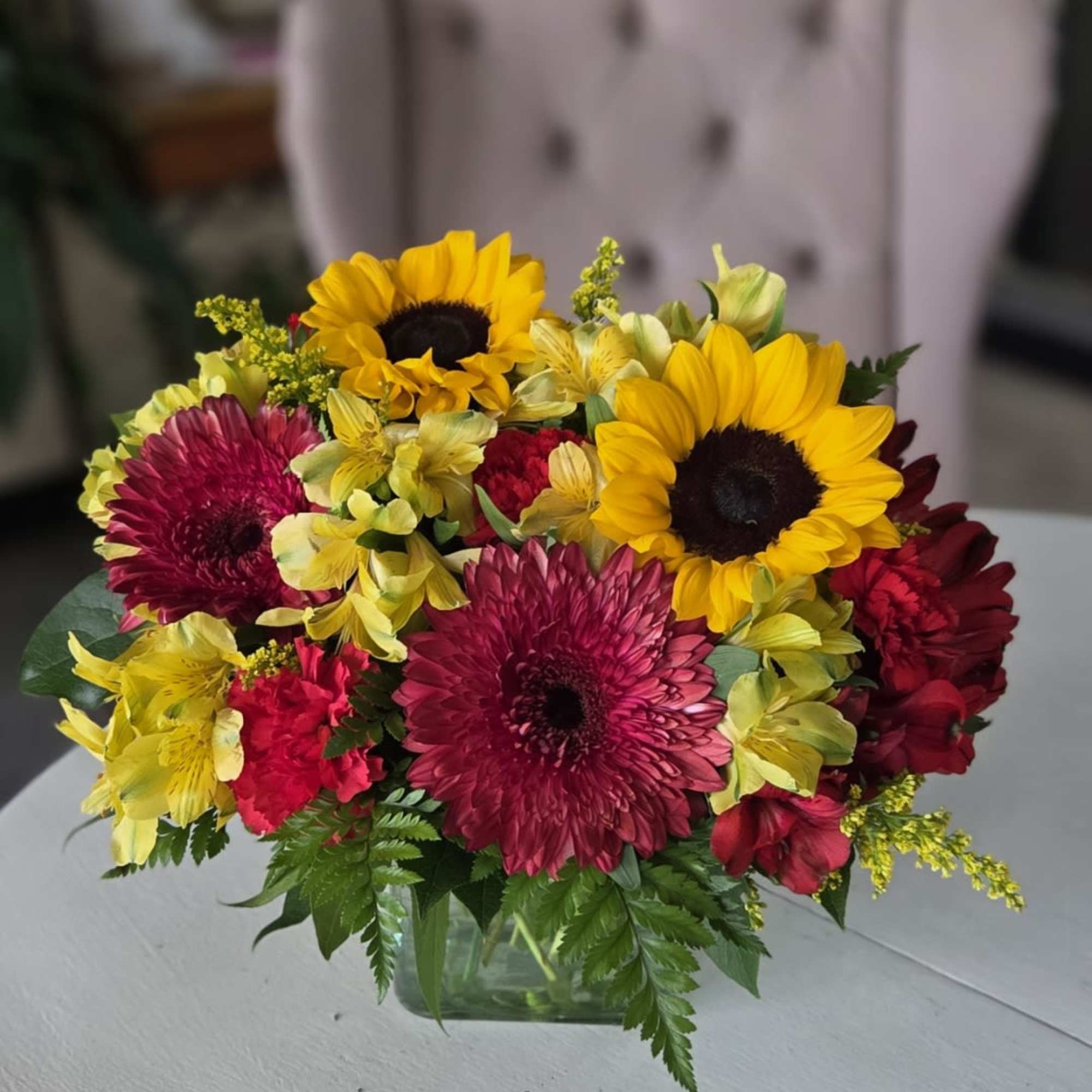 This cinnamon-colored arrangement is a perfect taste of fall. Perfect for any
