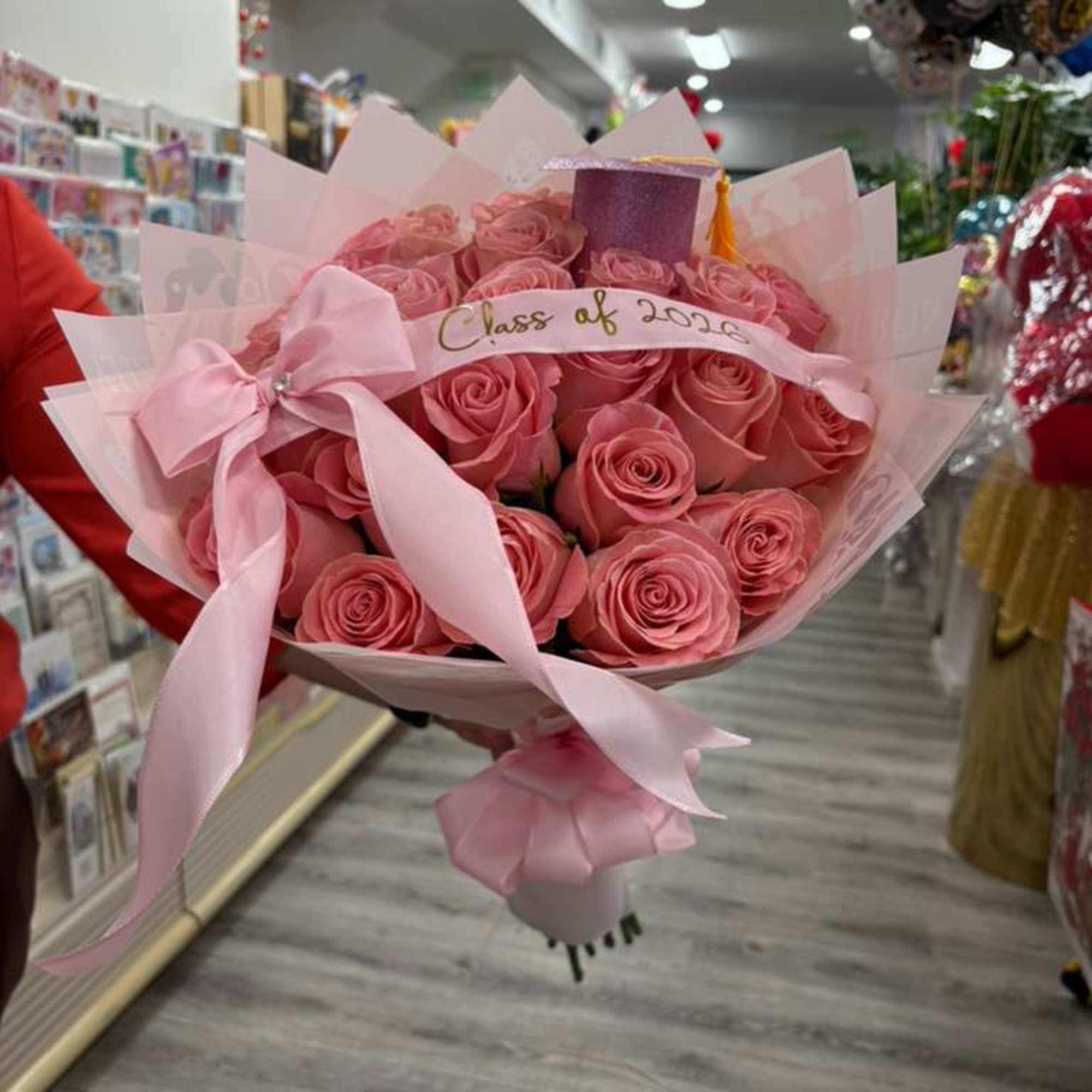 Celebrate her big achievement with our Graduation Glam Bouquet, featuring 25 stunning
