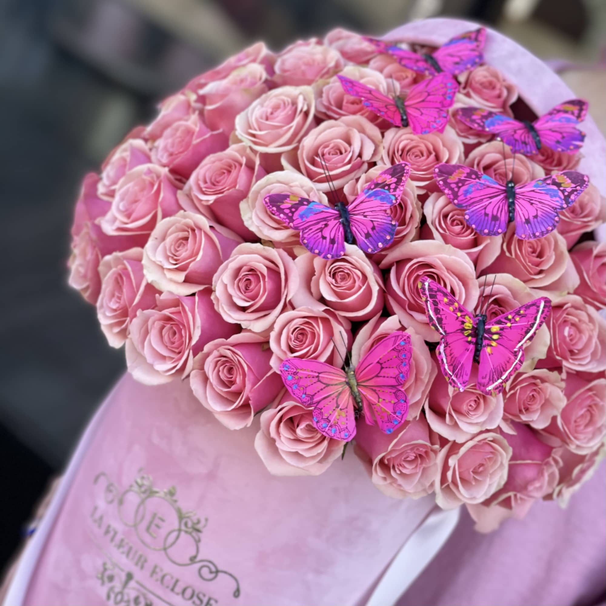 FRESH CUT ROSES
Standard 50 roses with butterflies in our signature velvet box.