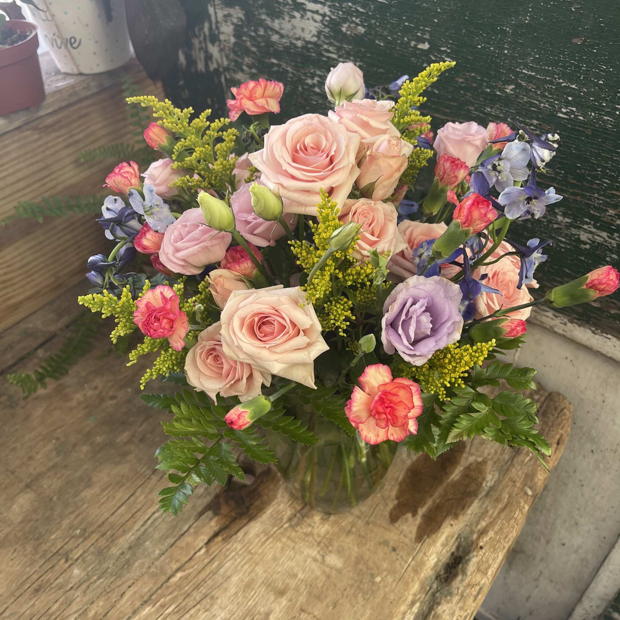 Mix the timeless beauty of lipstick-hued spray roses and lisianthus with a