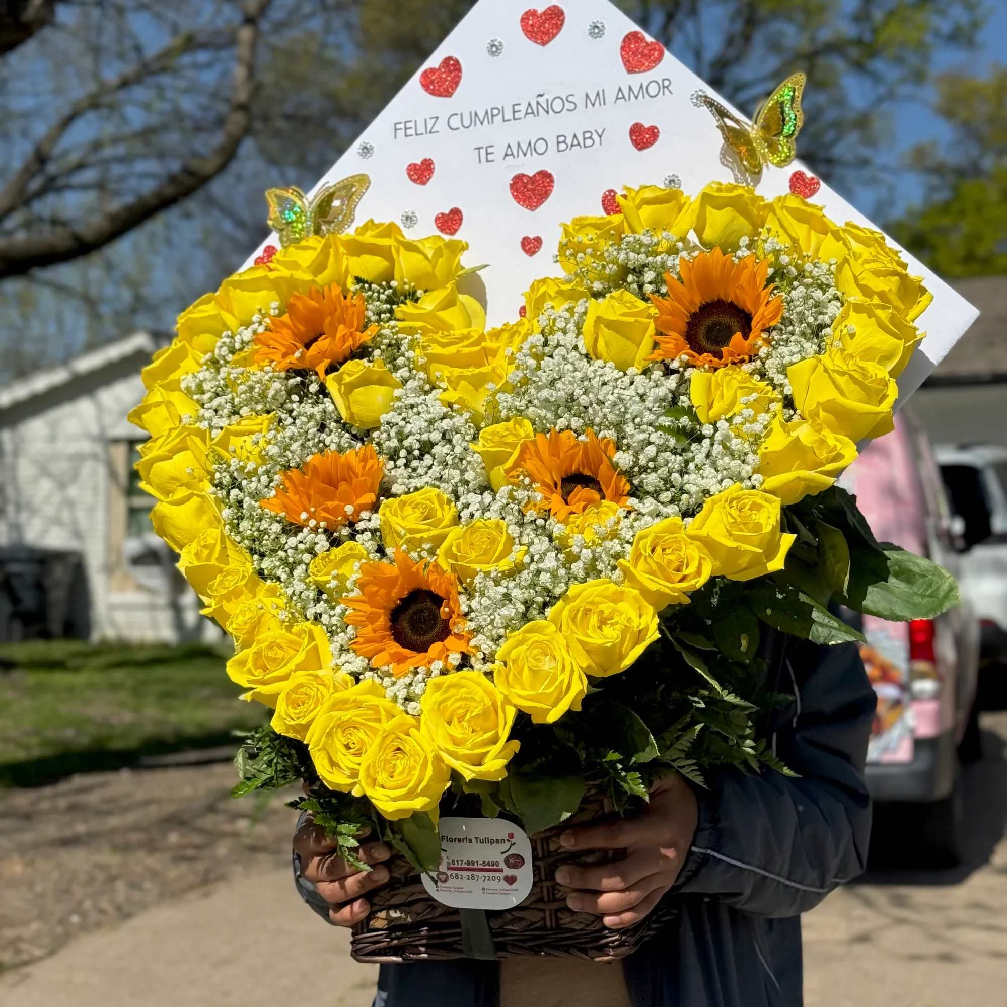 Sorprende a esa persona especial con este hermoso arreglo floral en forma