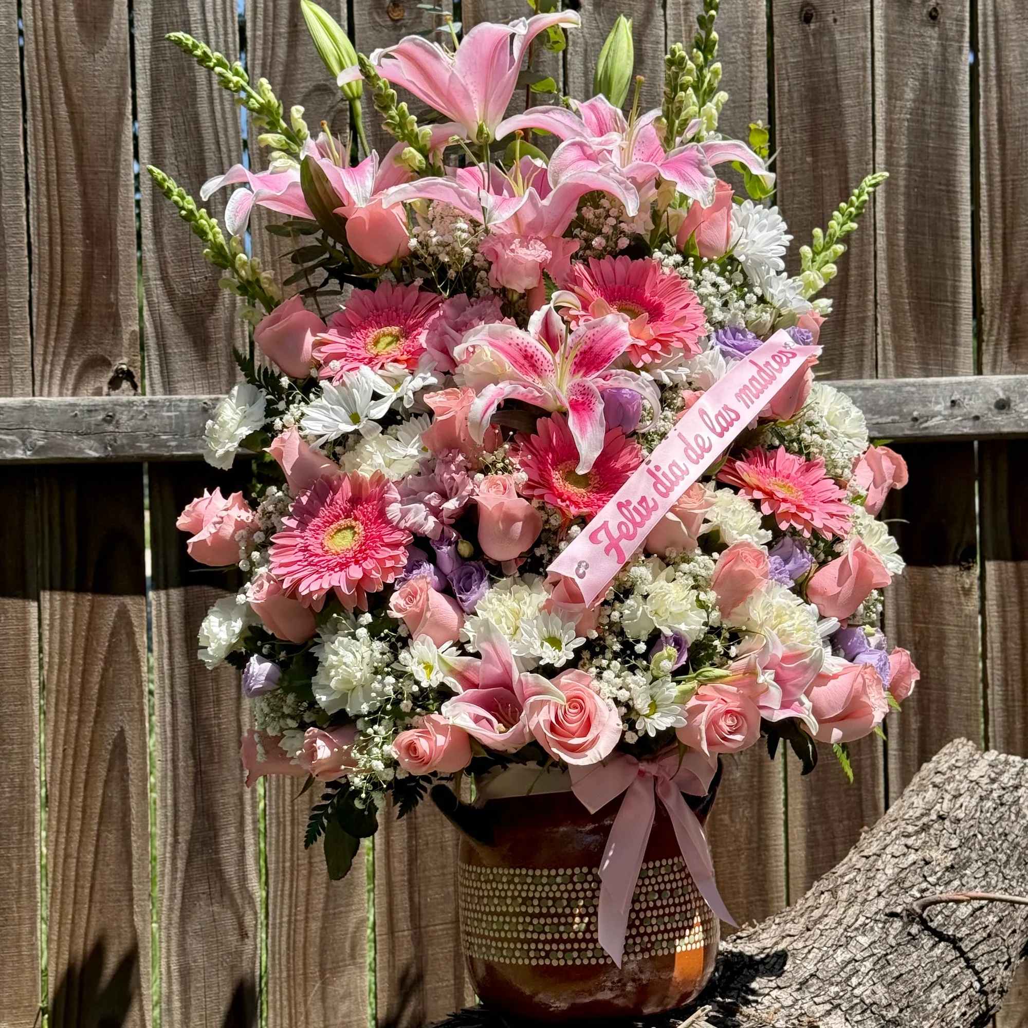 Sorprende con este hermoso arreglo floral dise&ntilde;ado para transmitir amor, ternura y