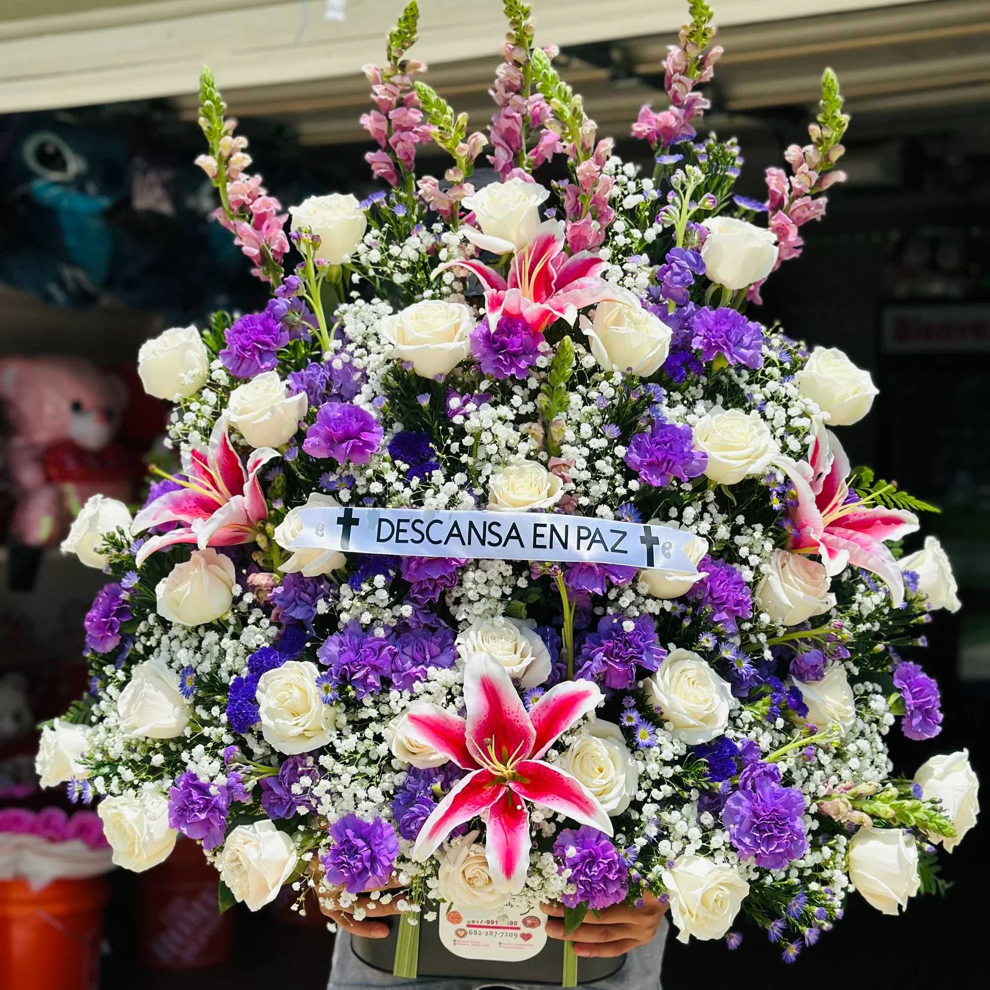  Arreglo F&uacute;nebre &ldquo;Descansa en Paz&rdquo; &ndash; Blanco y Azul Elegante 

Honra