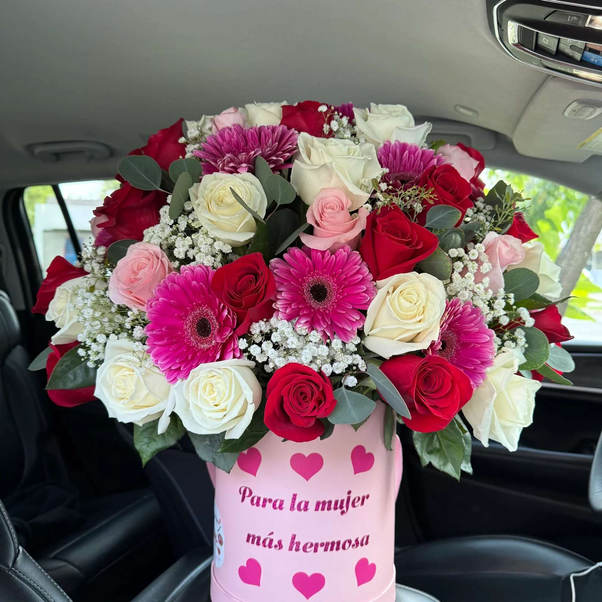 Cada arreglo est&aacute; cuidadosamente dise&ntilde;ado con flores frescas de alta calidad y