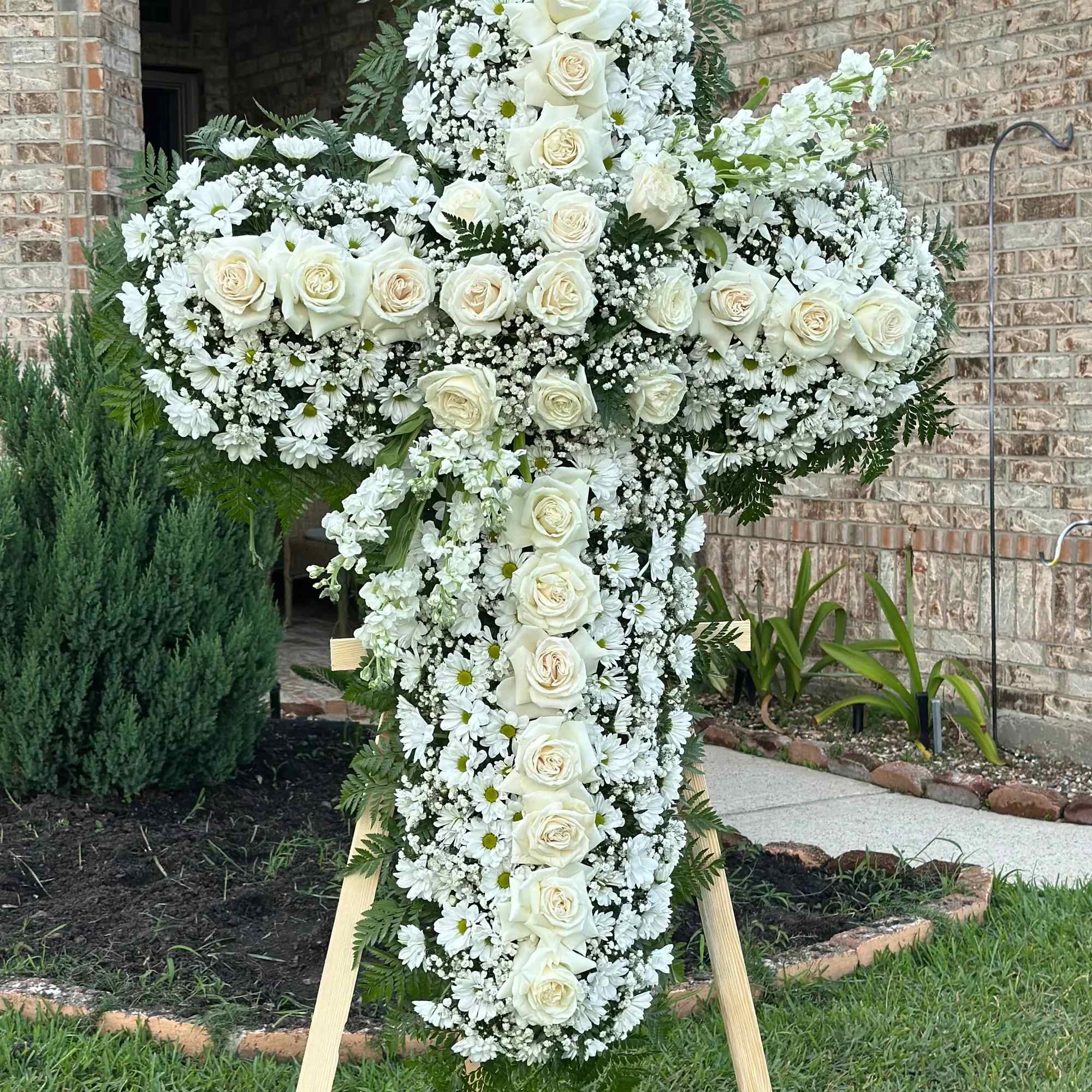 ️ Cruz F&uacute;nebre Blanca &ldquo;Luz y Esperanza&rdquo; 

Honra la memoria de tu