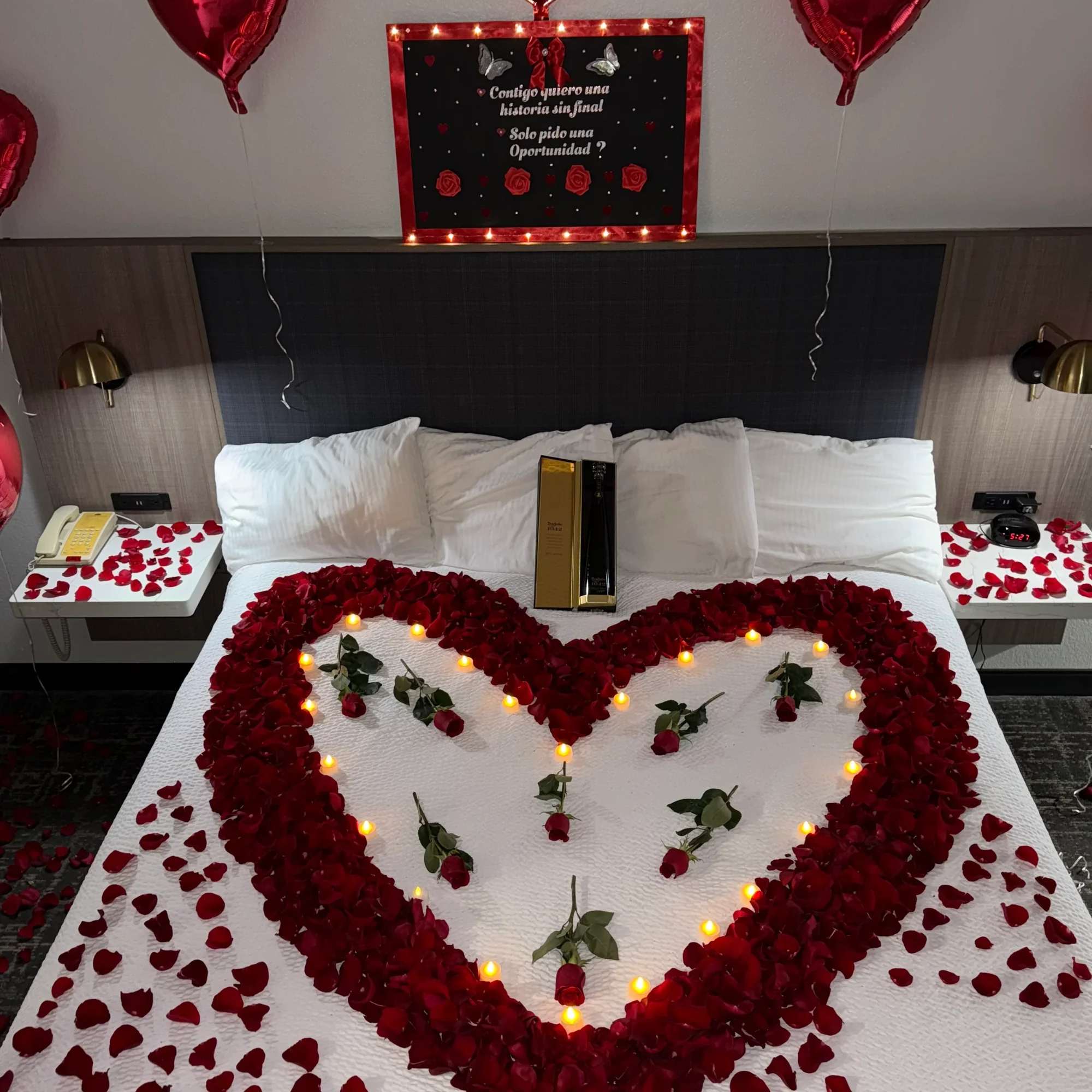  Decoraci&oacute;n Rom&aacute;ntica Premium con P&eacute;talos y Globos en Forma de Coraz&oacute;n

Sorprende