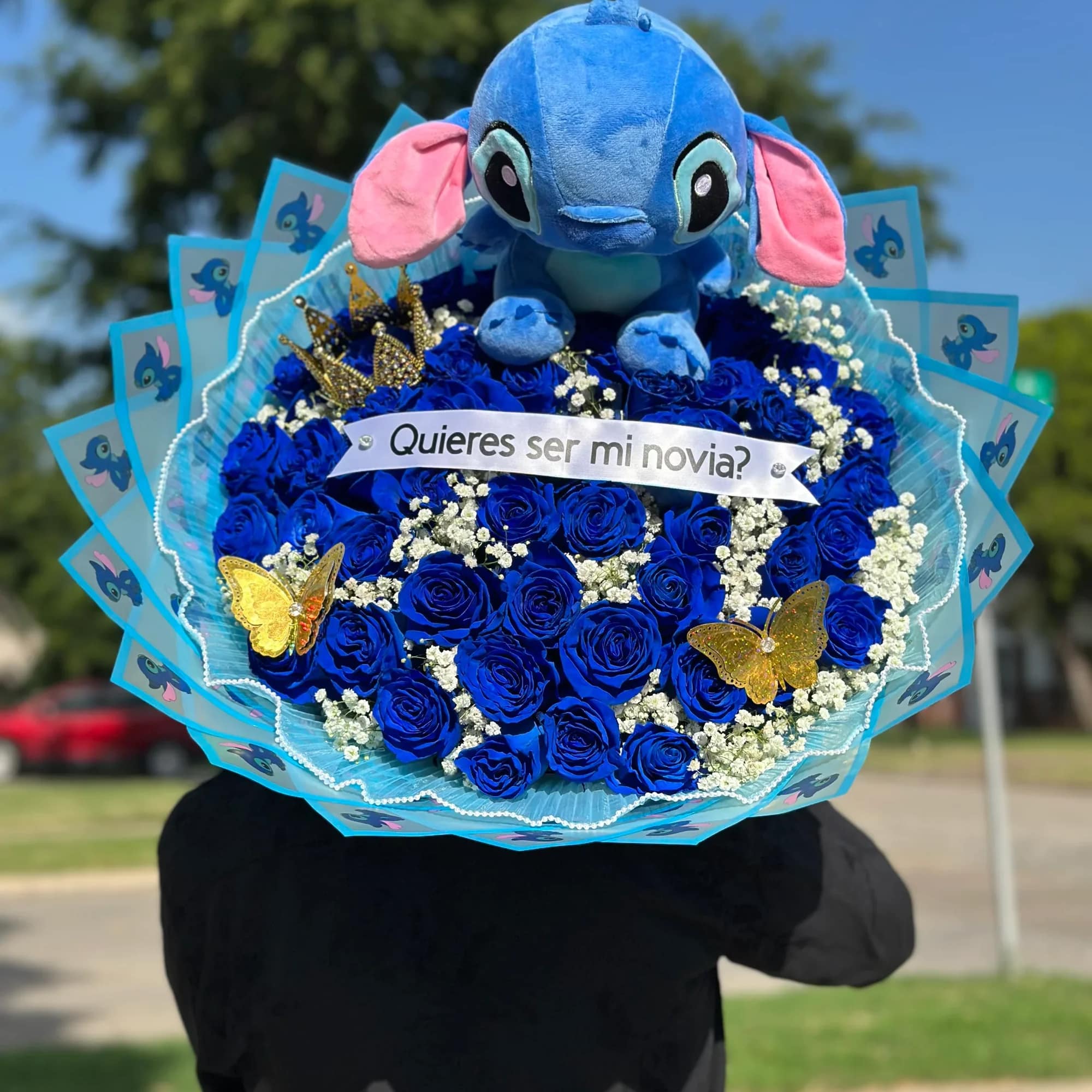 Ramo Especial Stitch con Rosas Rojas &ndash; Feliz Cumplea&ntilde;os, Mi Amor