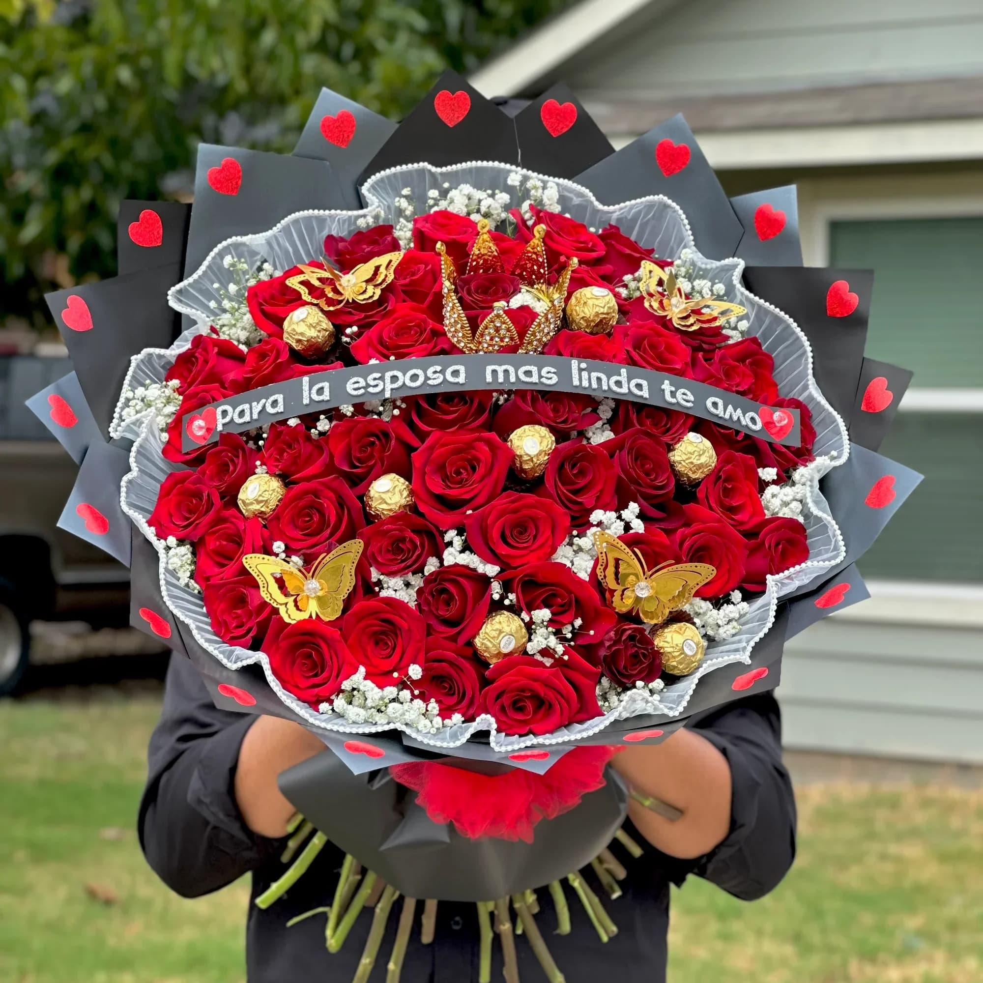 Ramo Premium &ldquo;Para la Esposa M&aacute;s Linda&rdquo; 

Sorprende al amor de