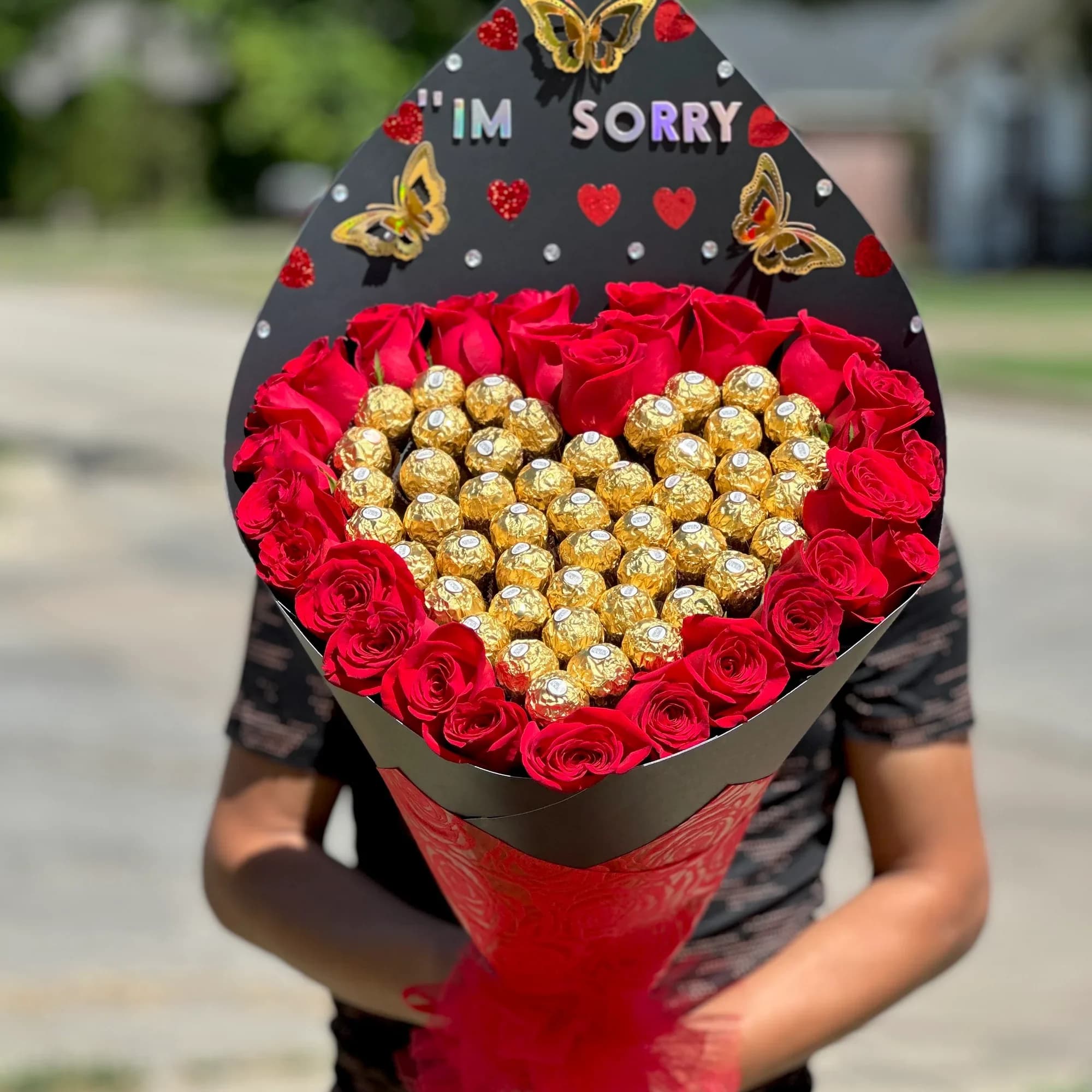 ️ Bouquet Coraz&oacute;n de Rosas y Chocolates &ldquo;Para la Mujer M&aacute;s Hermosa&rdquo;