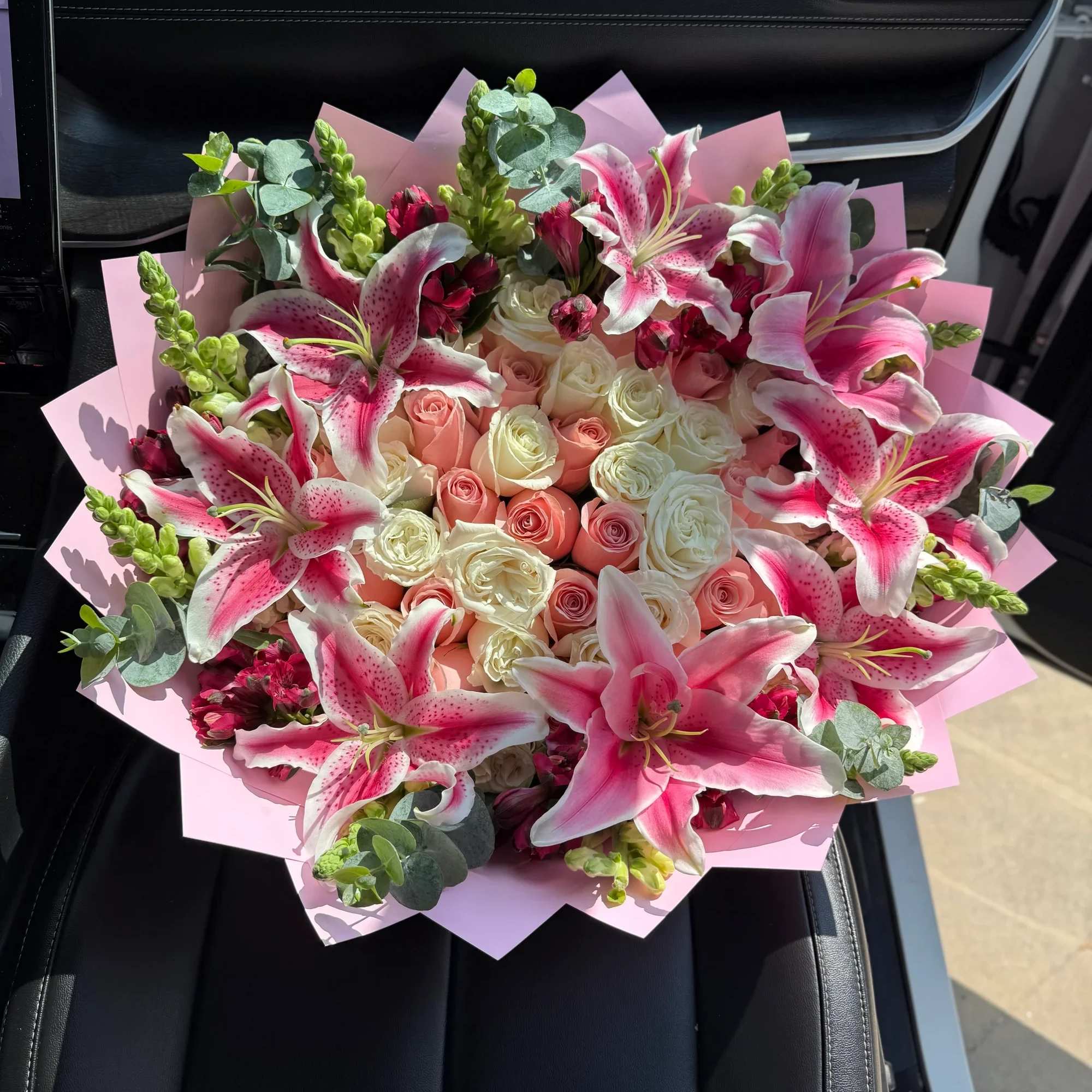 Cada arreglo est&aacute; cuidadosamente dise&ntilde;ado con flores frescas de alta calidad y