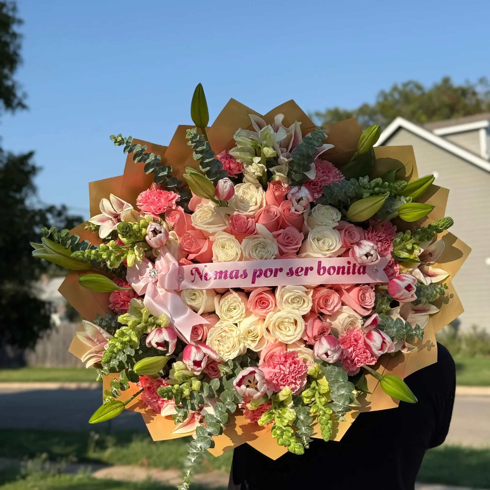 Cada arreglo est&aacute; cuidadosamente dise&ntilde;ado con flores frescas de alta calidad y