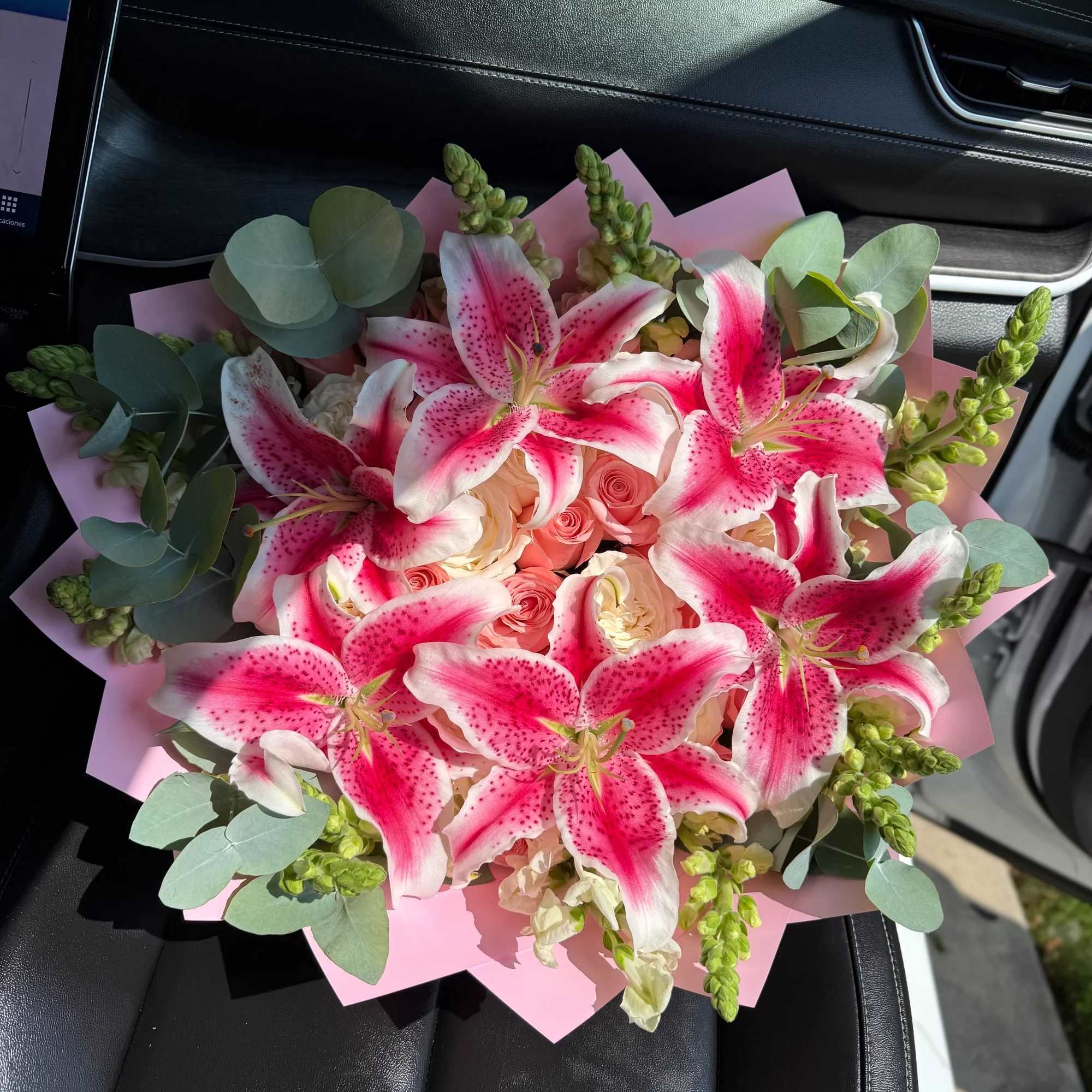 Cada arreglo est&aacute; cuidadosamente dise&ntilde;ado con flores frescas de alta calidad y