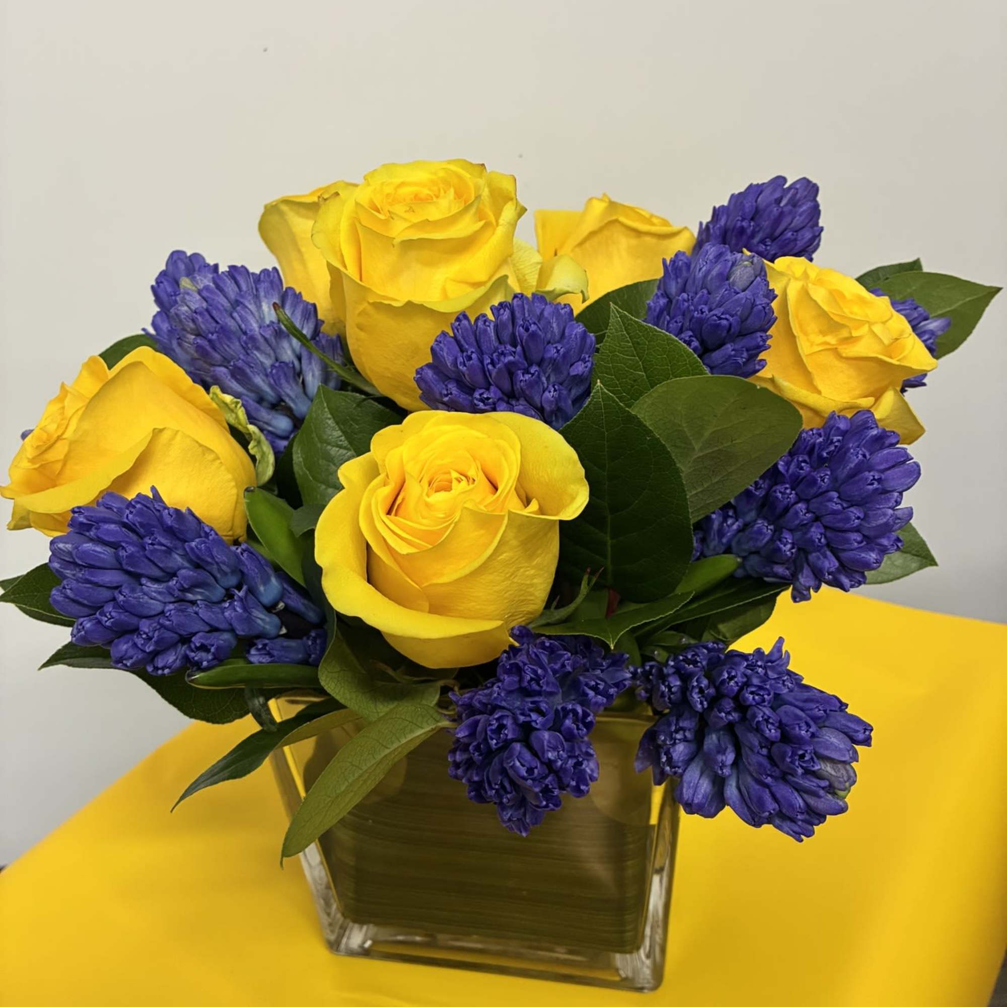 Here comes the sun - this Medium size arrangement smells as good
