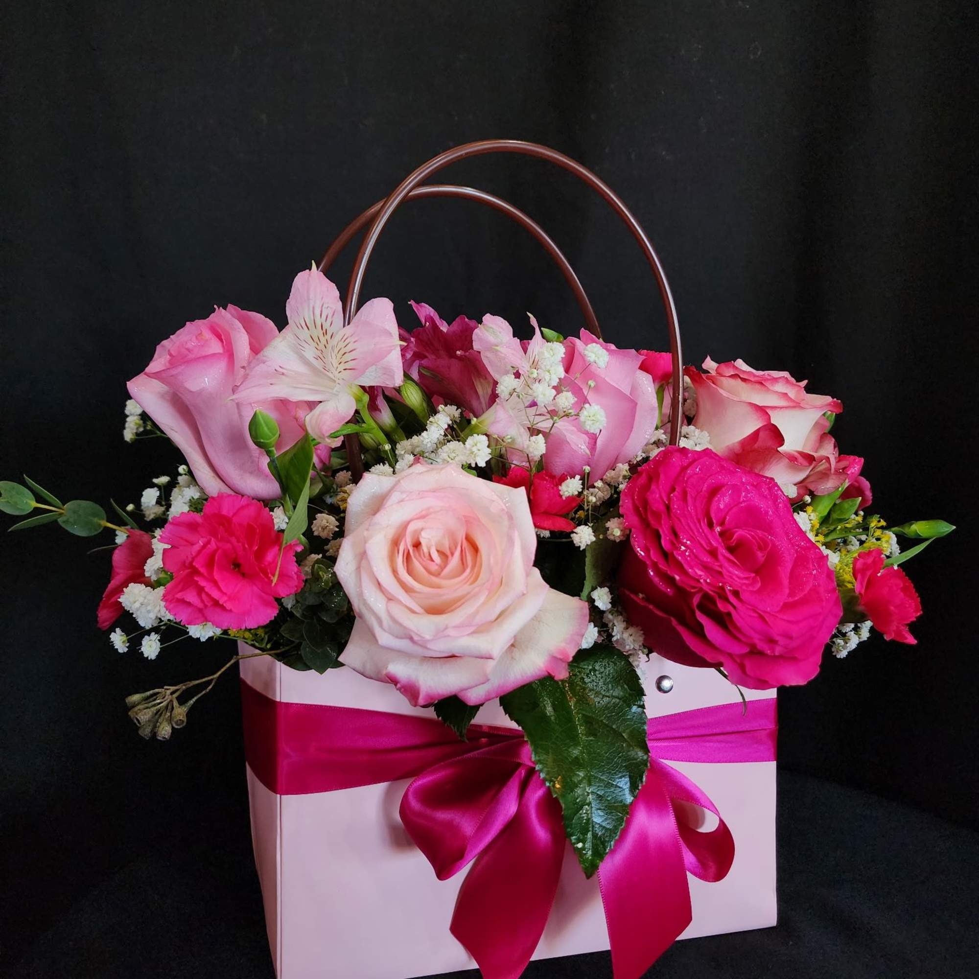 Surprise your loved one with this beautiful tote inspired arrangement with gorgeous