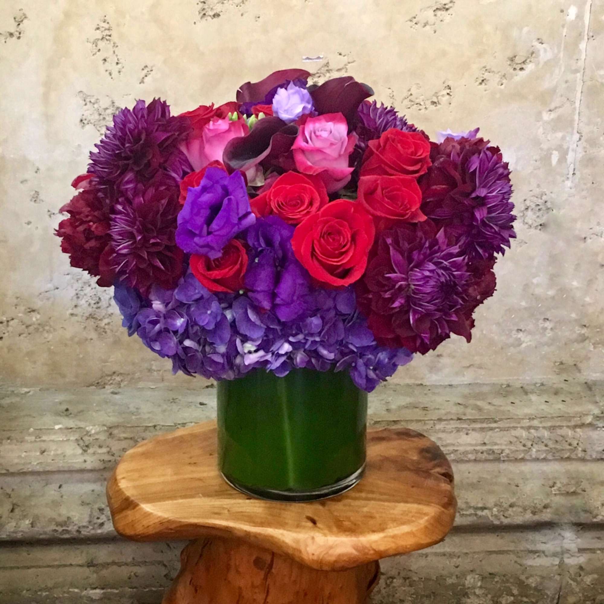 Hydrangeas, premium Roses, Dahlias, Calla Lilies,... 