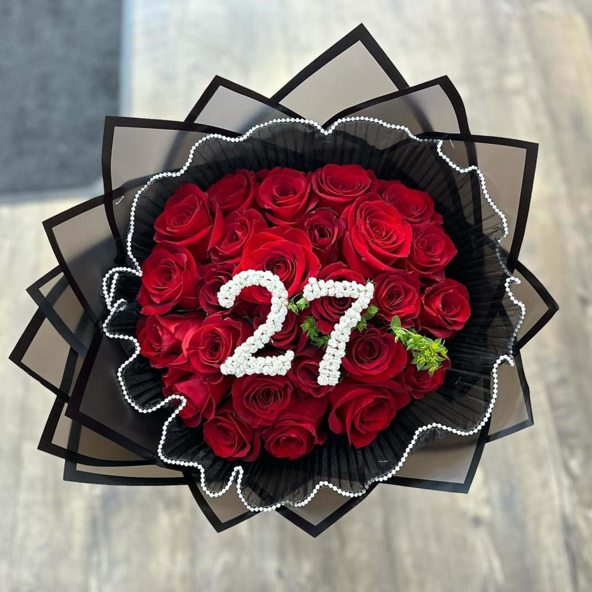 花を届ける Red Rose Number Bouquetby Hidden Hue Florals