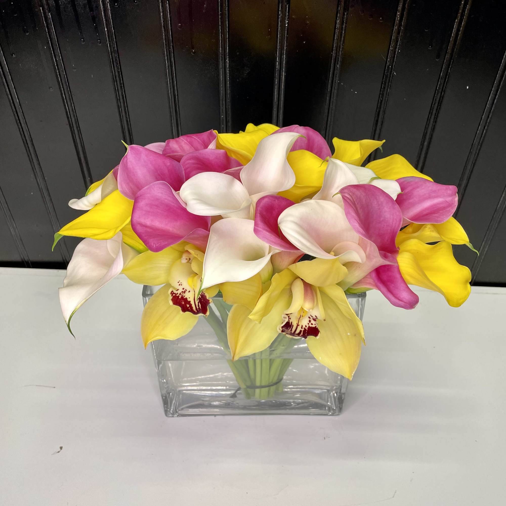 An special arrangement with beautiful calla lilies and cymbidium orchids