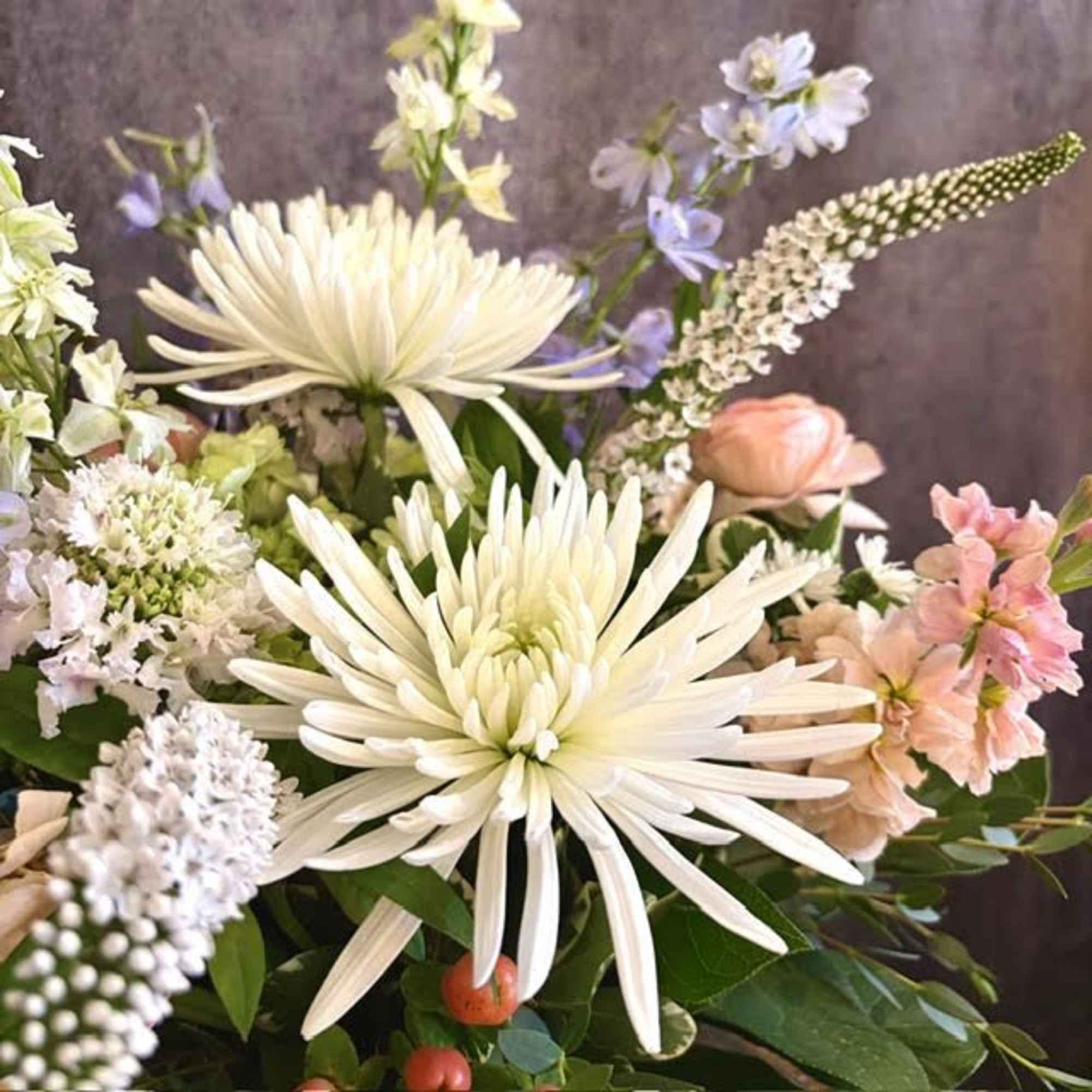 Soft, garden-fresh charm inspired by Monet - a light, impressionistic flower arrangement