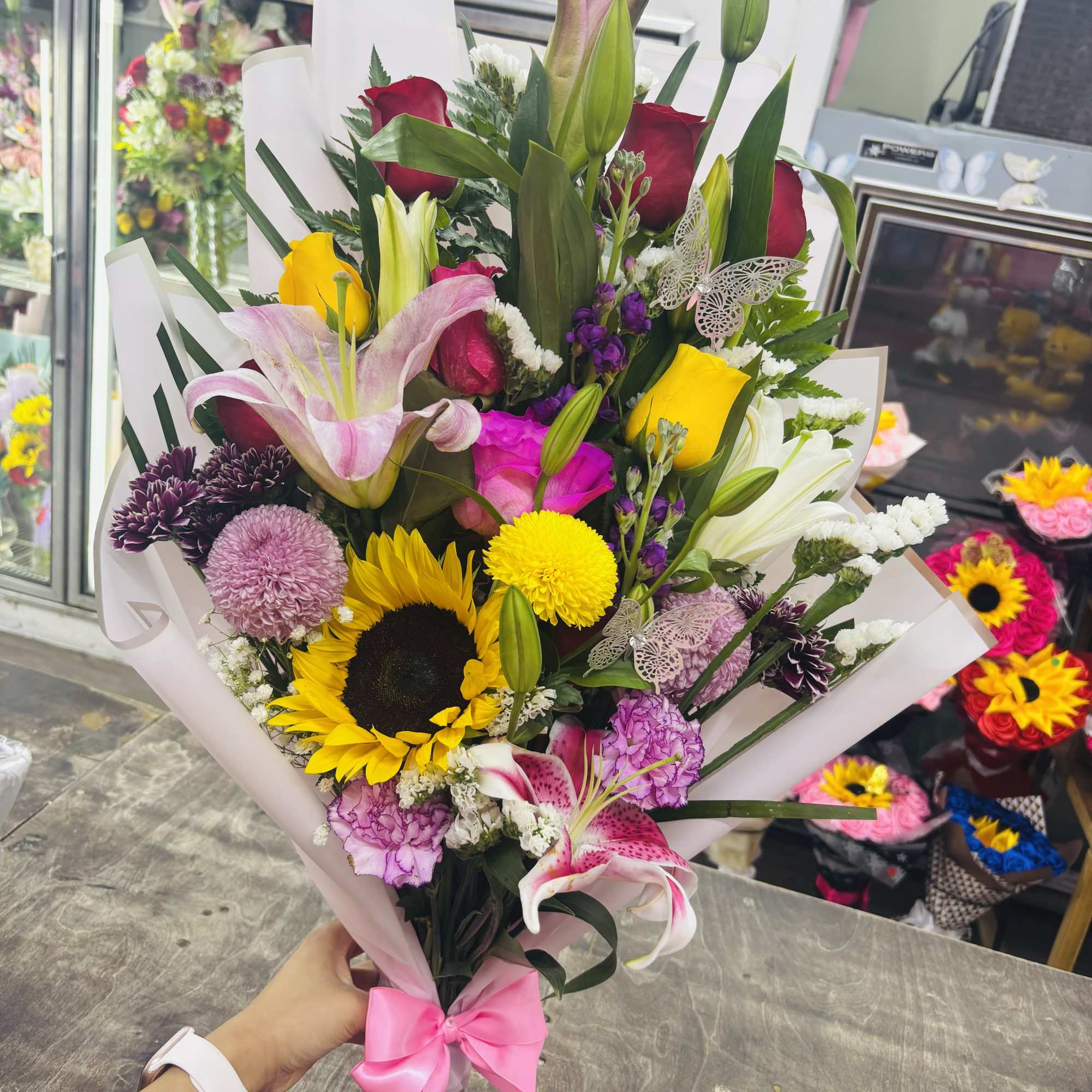 Comes with variety of mixed flowers roses, lilys ,sunflowers, buttons, greenery and