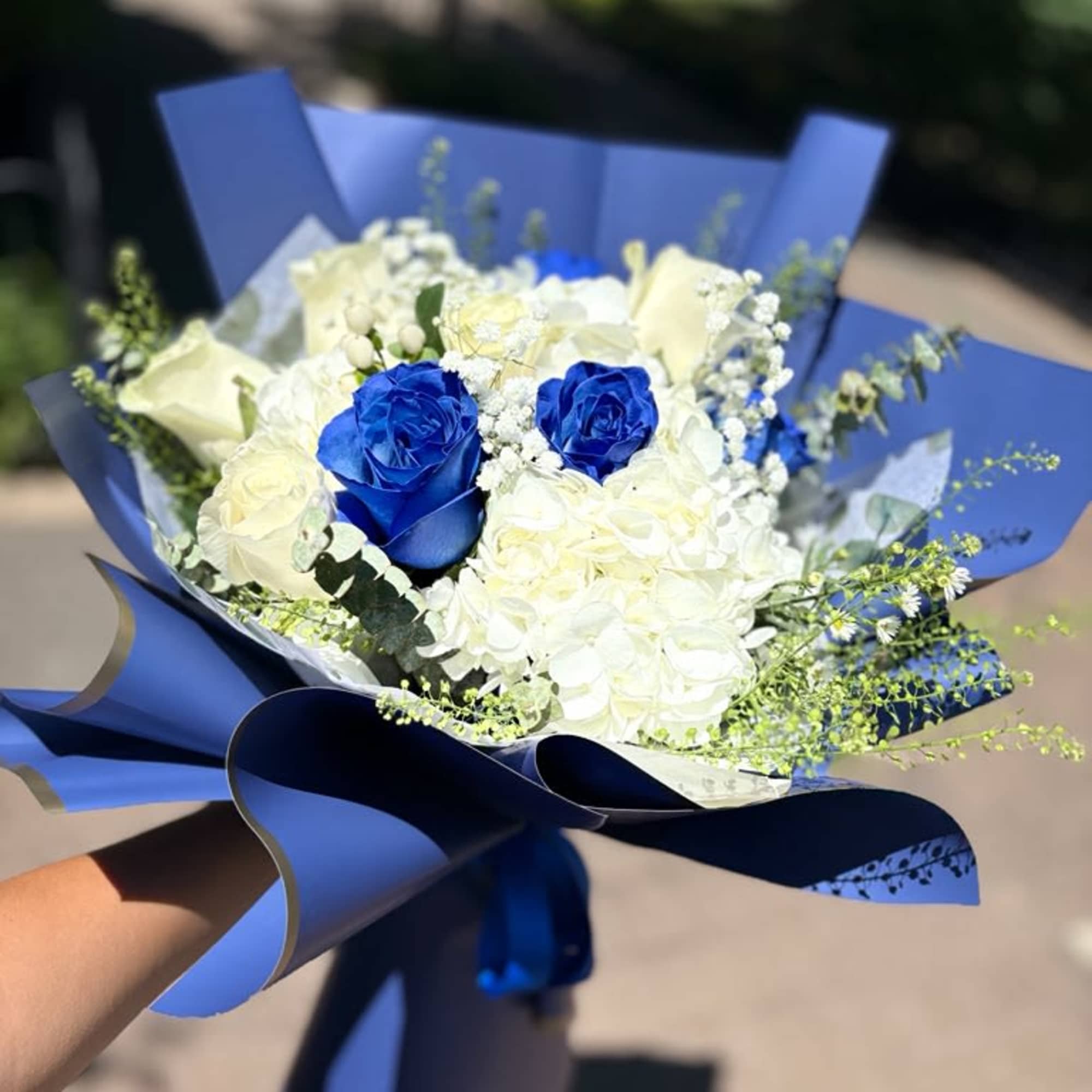 A delicate and elegant bouquet featuring 8 premium roses (4 white and