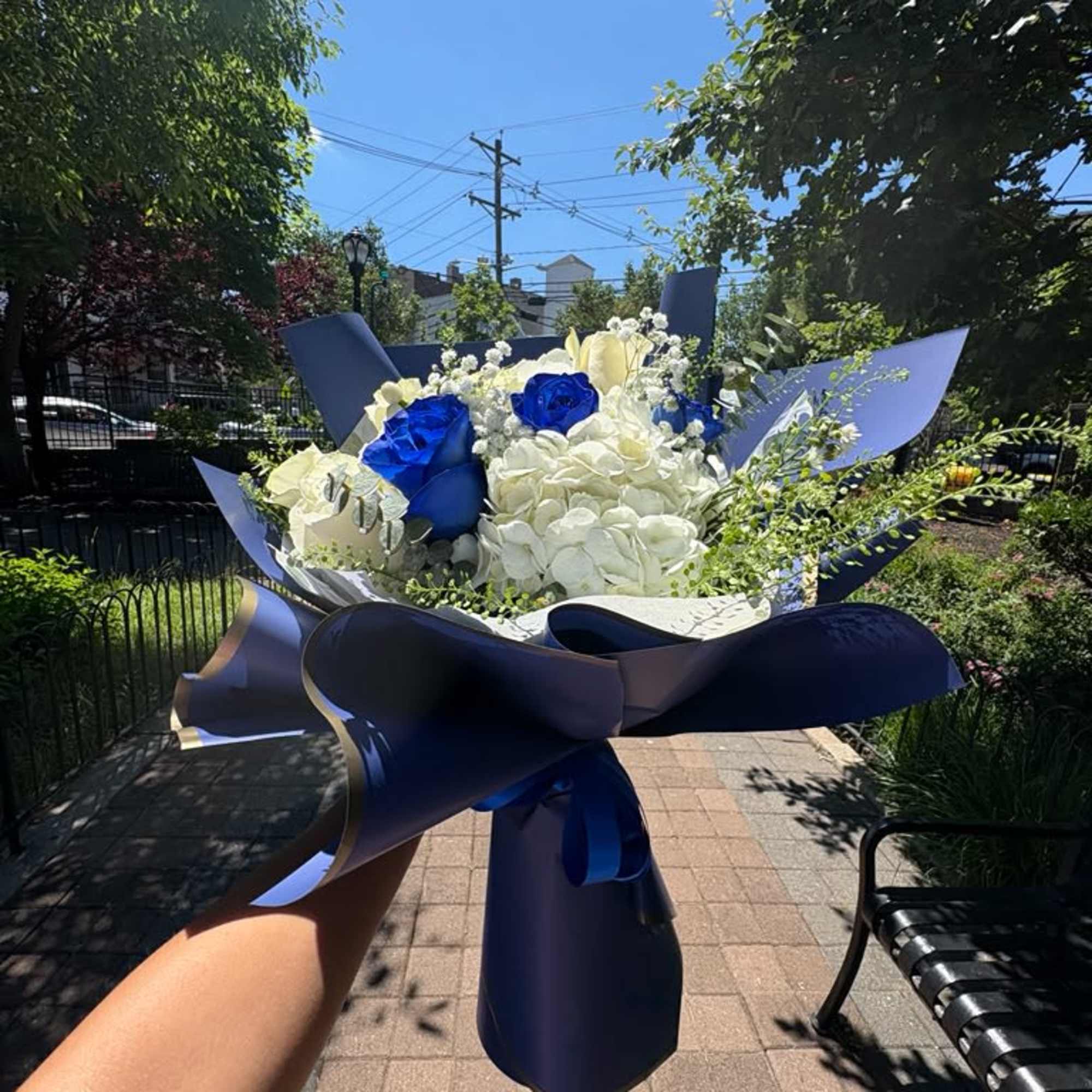 A delicate and elegant bouquet featuring 8 premium roses (4 white and