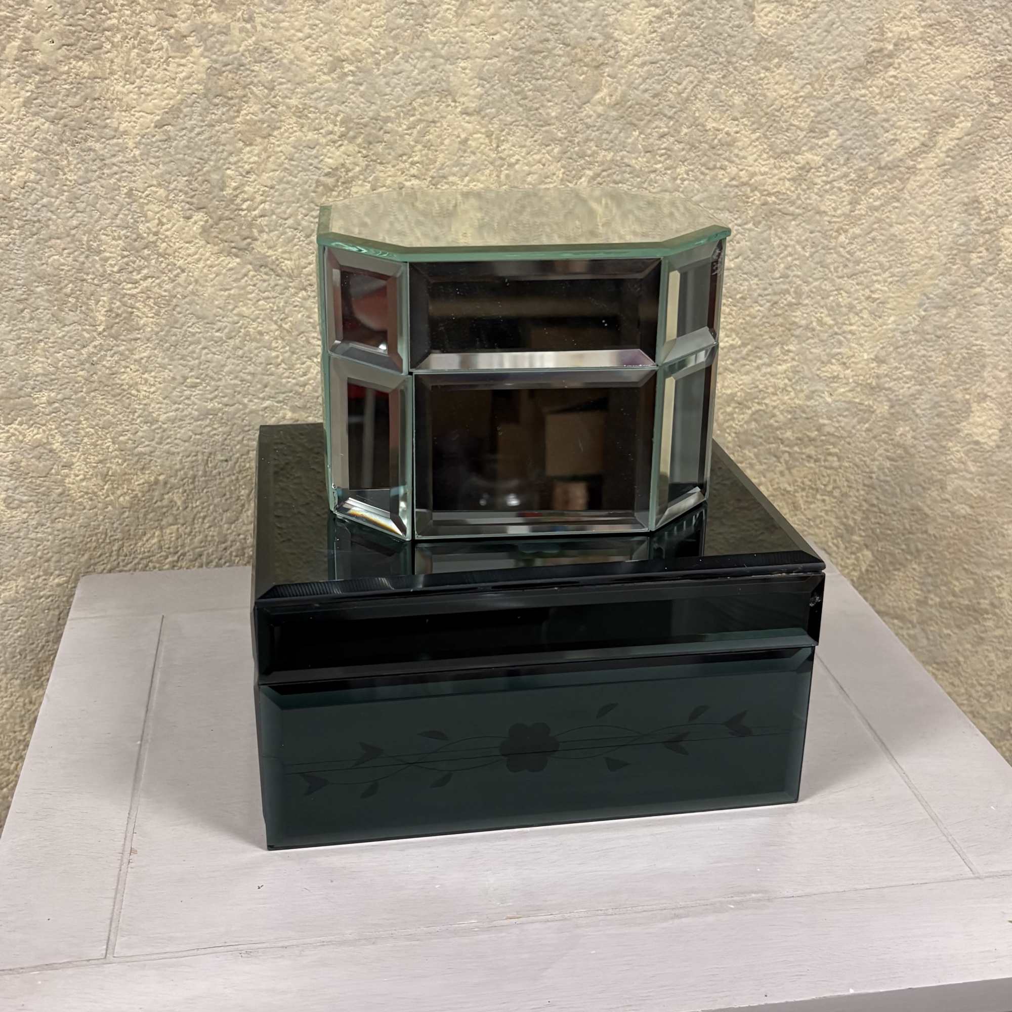 Elevate your vanity or gifting experience with our luxurious Princess House Glass